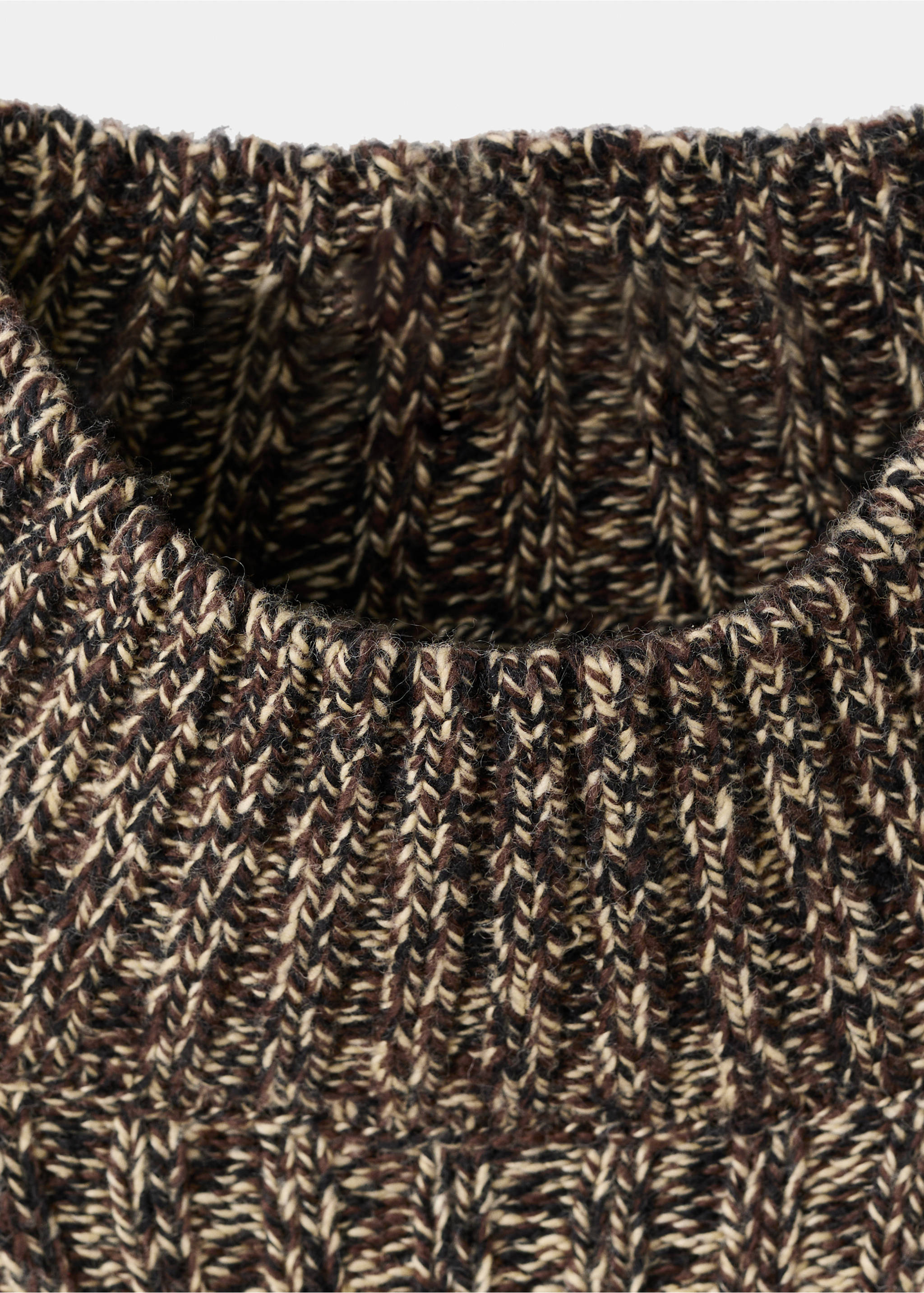 Speckled perkins-neck sweater - Details of the article 8, Chocolate. Ref: 17007823-00.