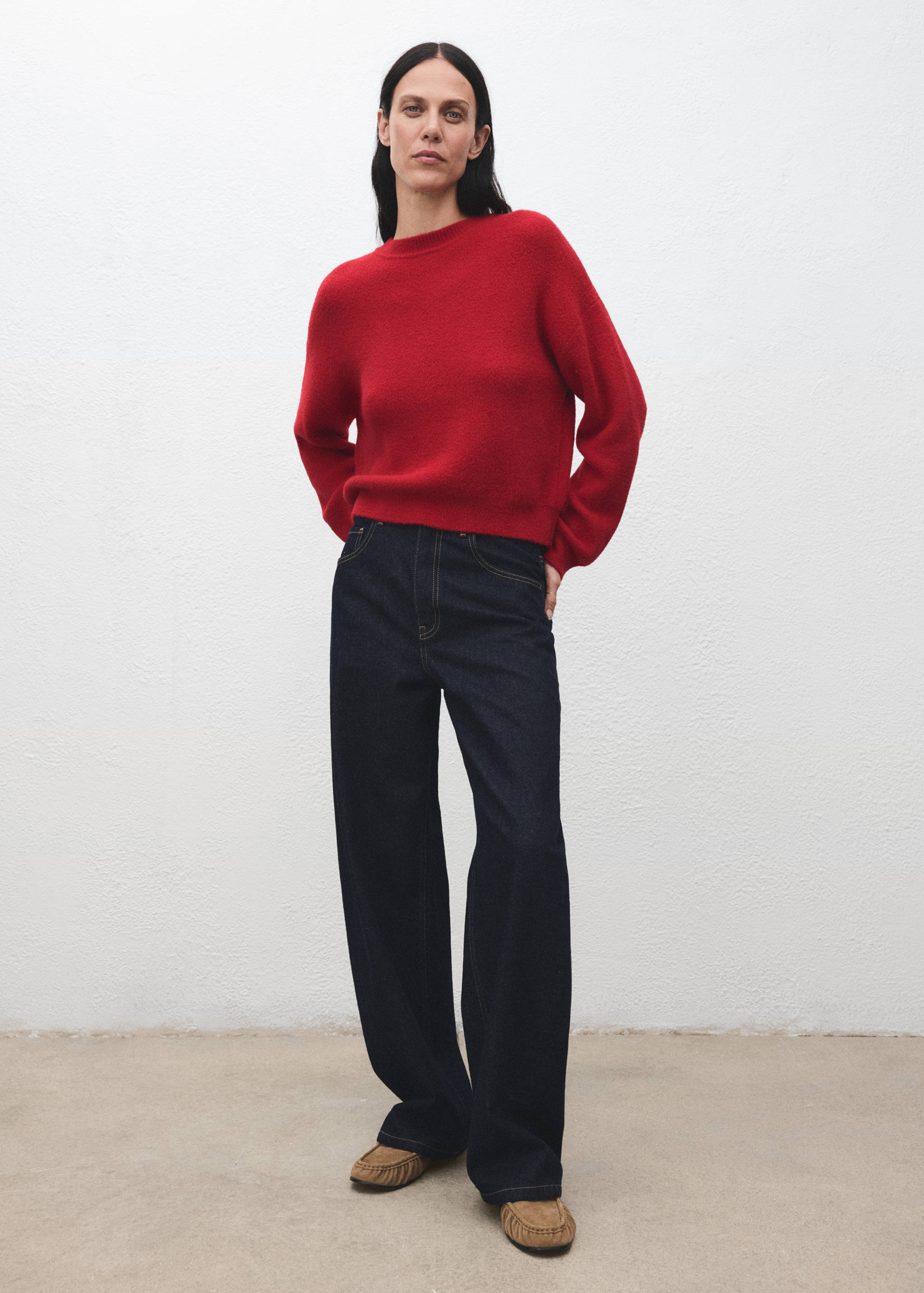 Round-neck knitted sweater - General plane