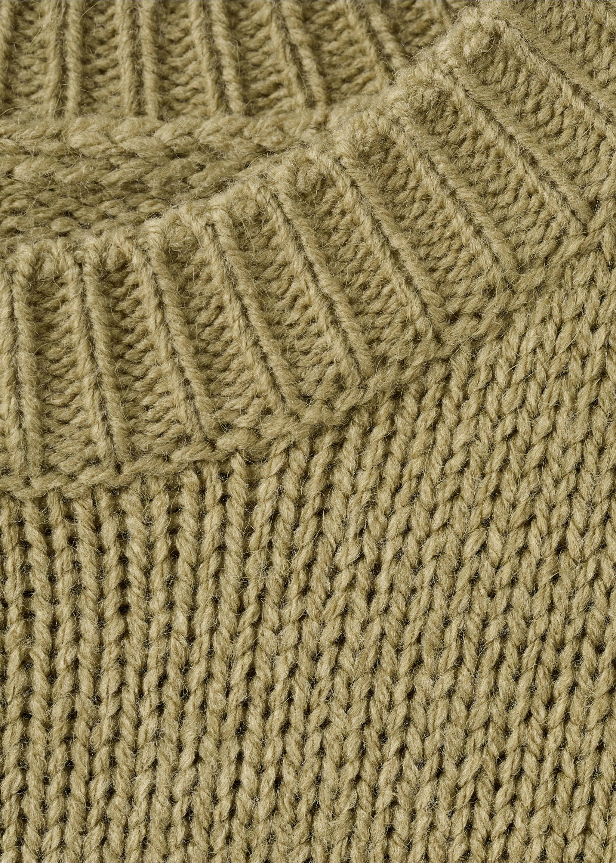 Oversized chunky-knit sweater - Details of the article 8, Olive Green. Ref: 17007826-00.