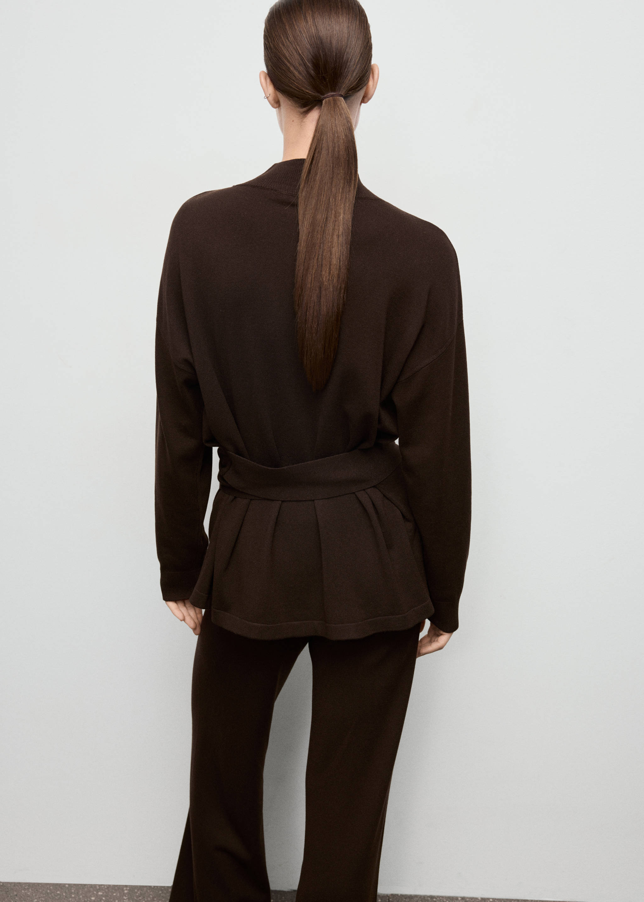 Knot detail sweater - Reverse of the article