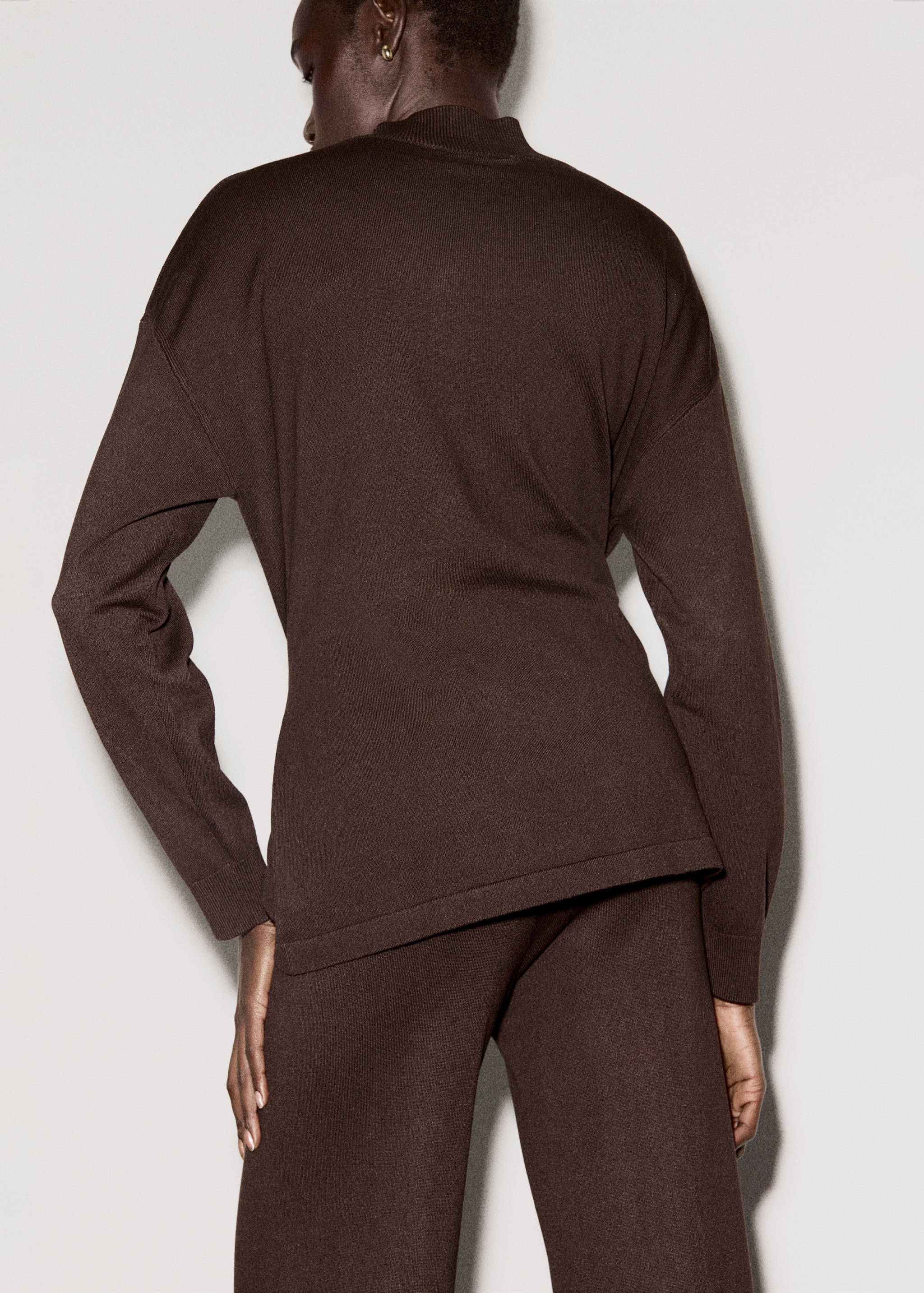 Knot detail sweater - Reverse of the article