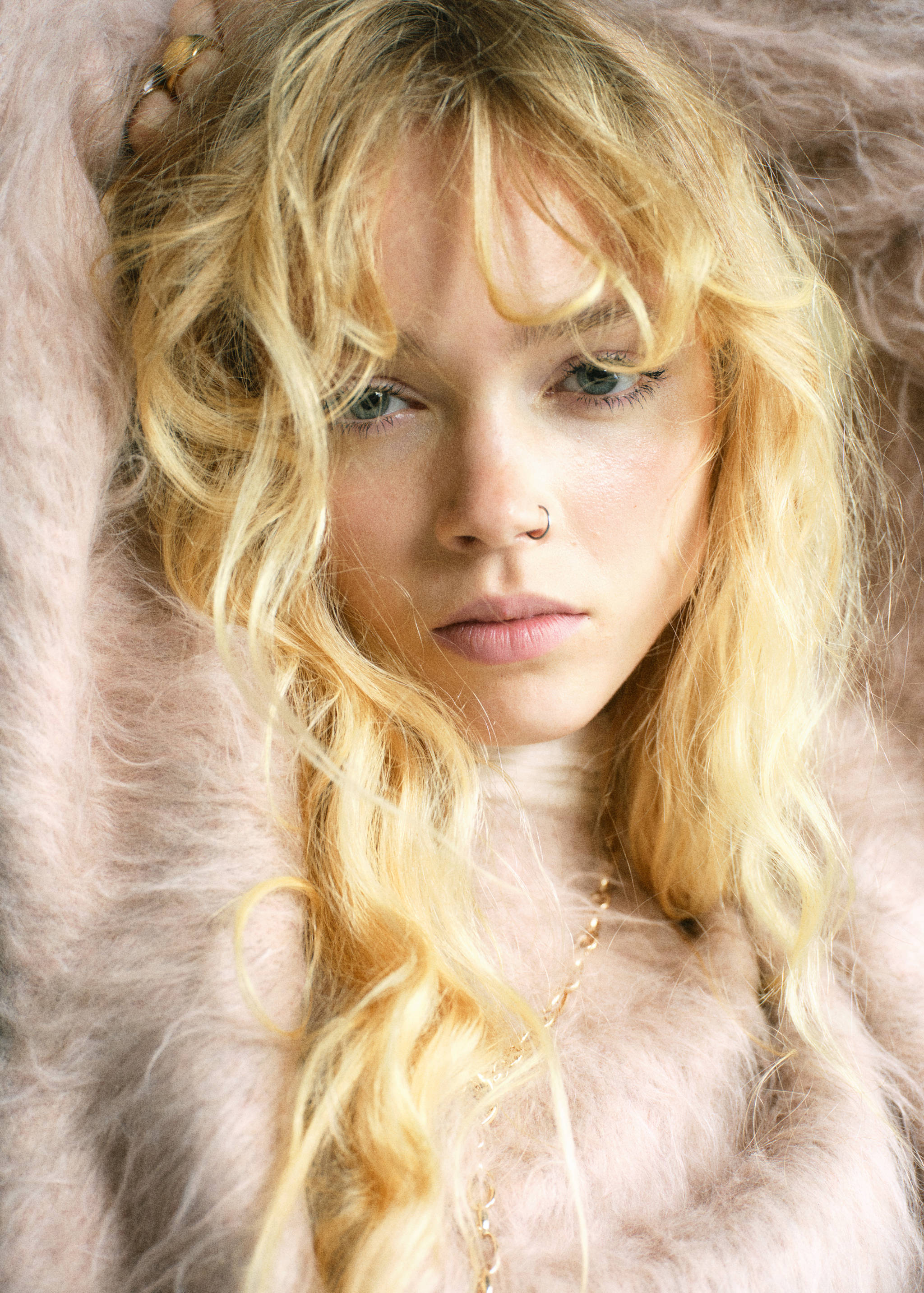 Pull en fausse fourrure - Détail de l'article 1