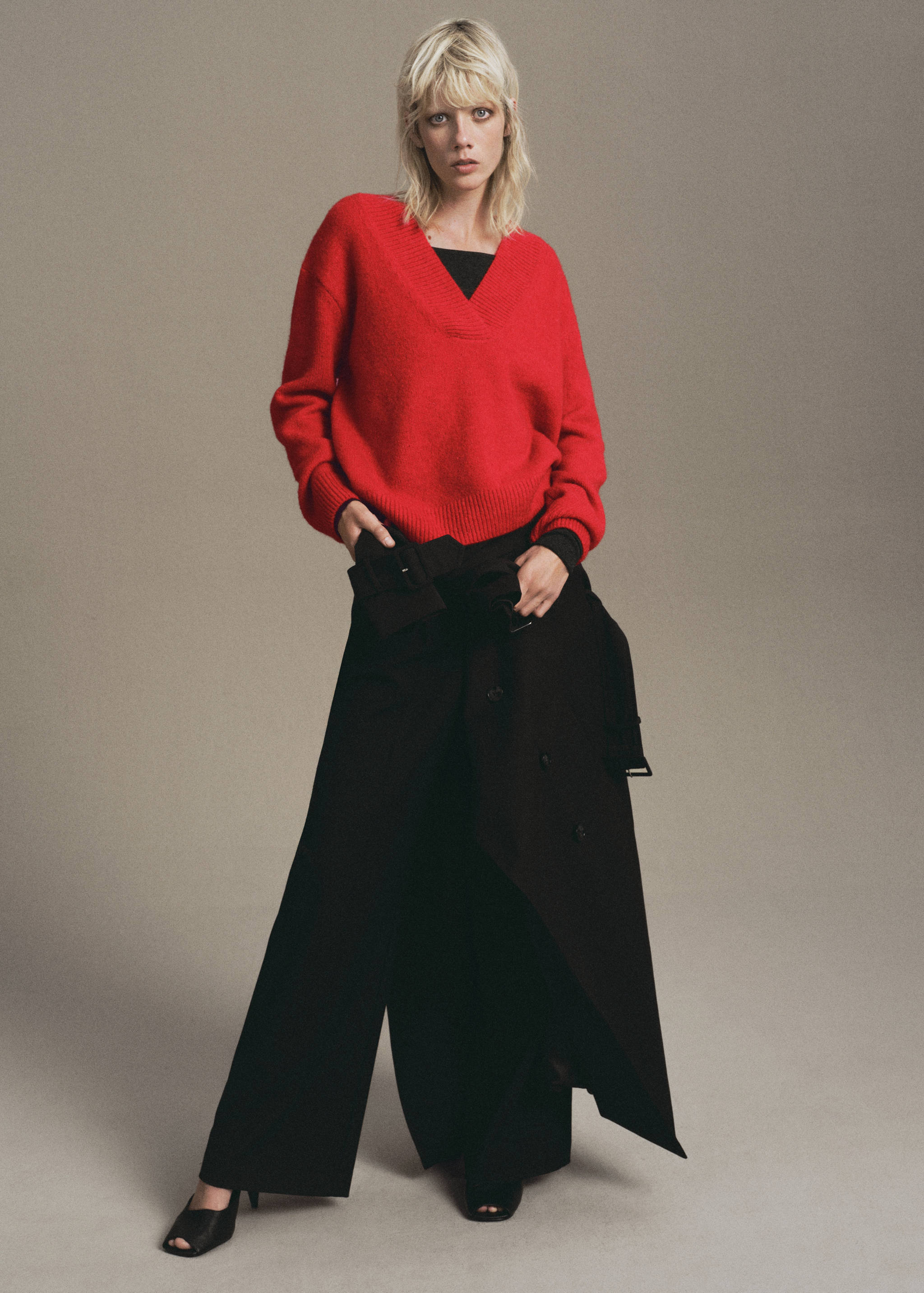 Πουλόβερ χοντρή πλέξη λαιμός V - Γενικό πλάνο