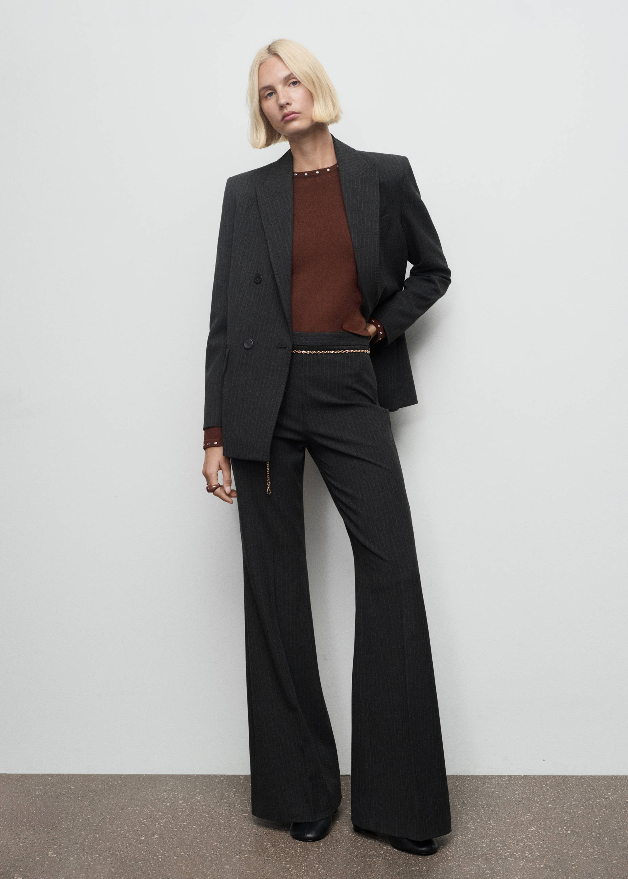 Трикотажный джемпер с заклепками - Общий план