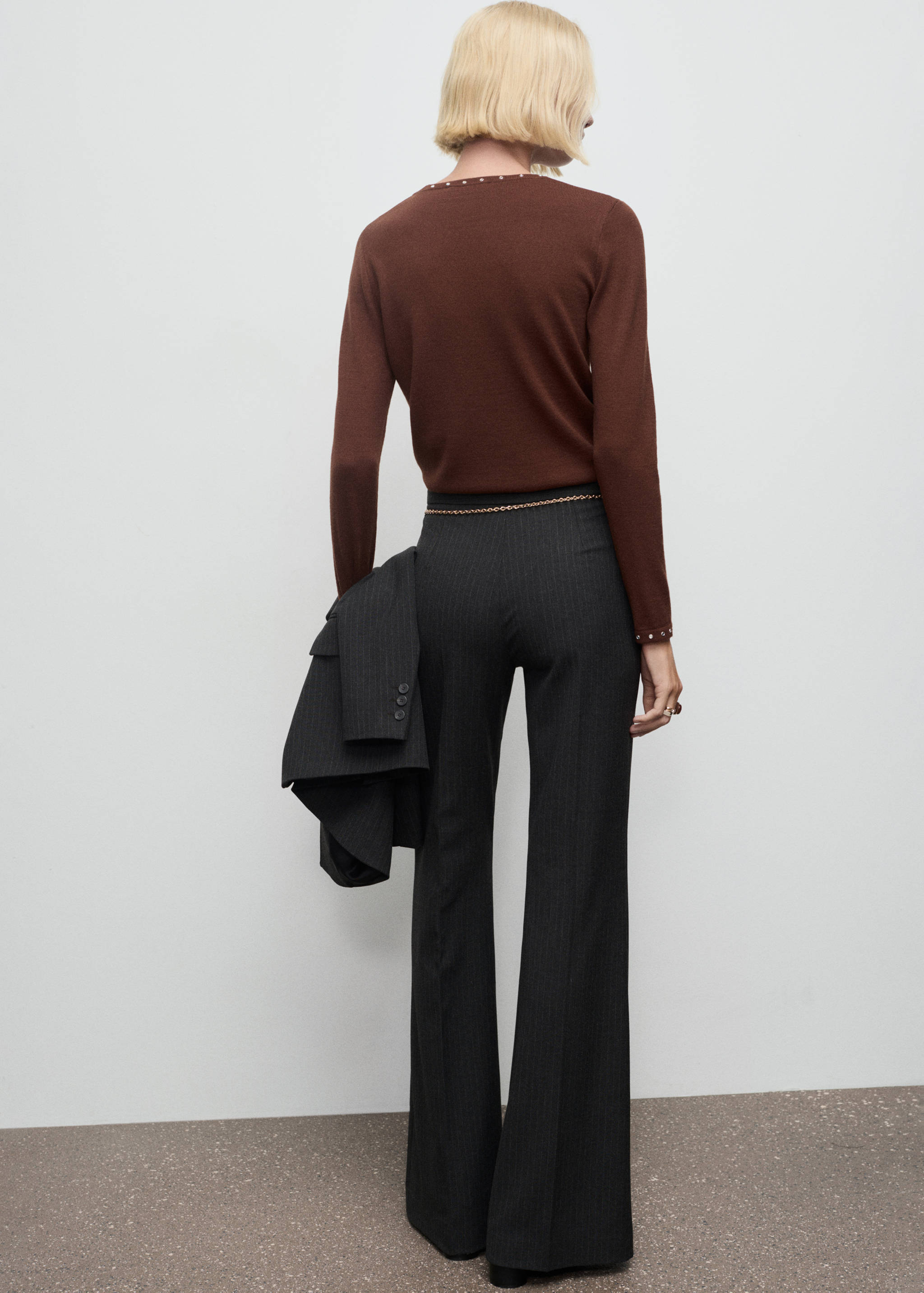 Трикотажный джемпер с заклепками - Обратная сторона изделия