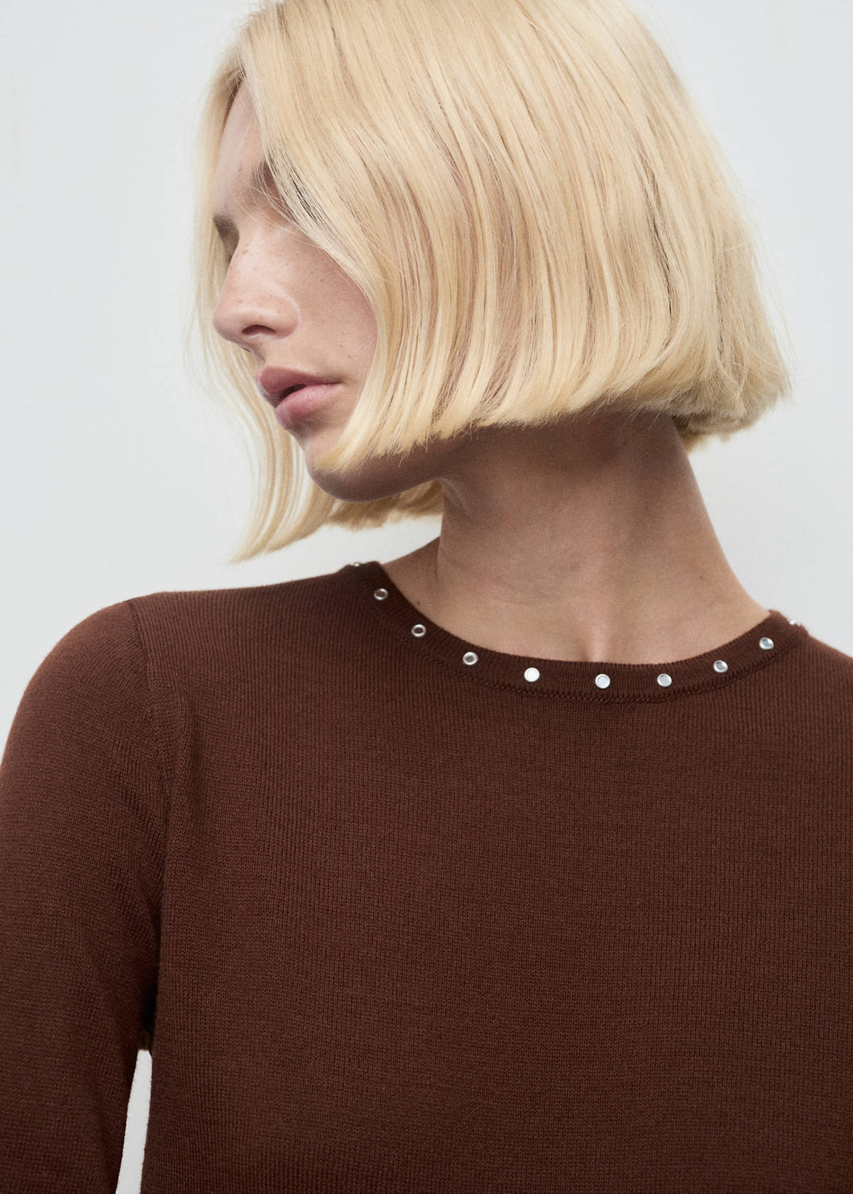 Studded knitted sweater — Brown