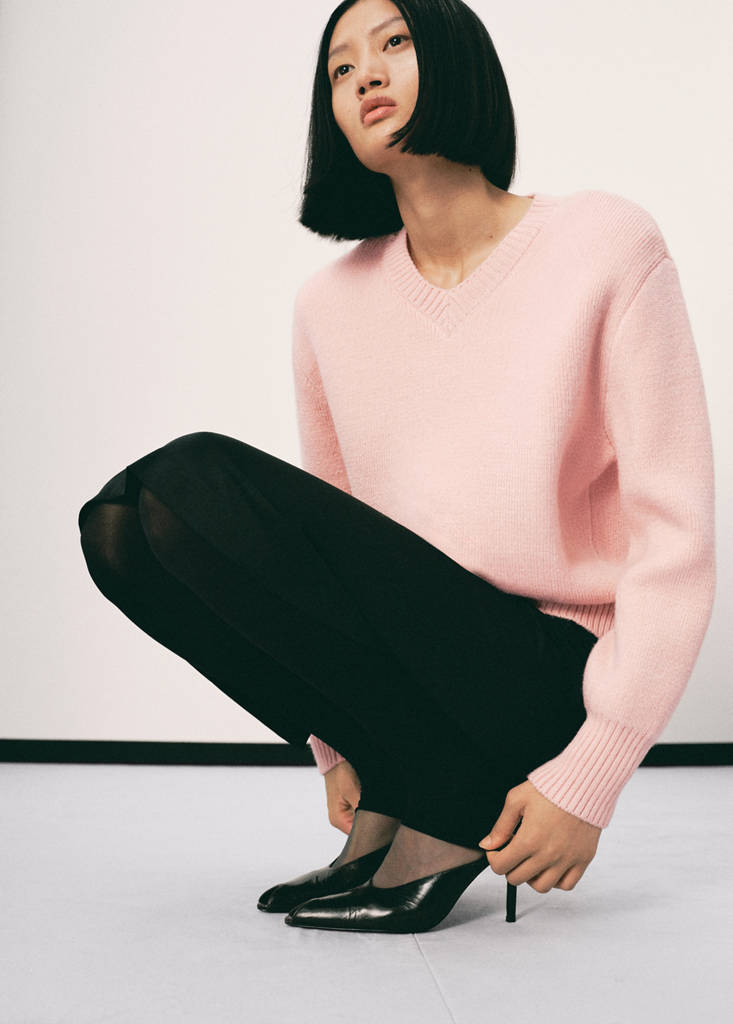 V-neck knit sweater — Pastel Pink