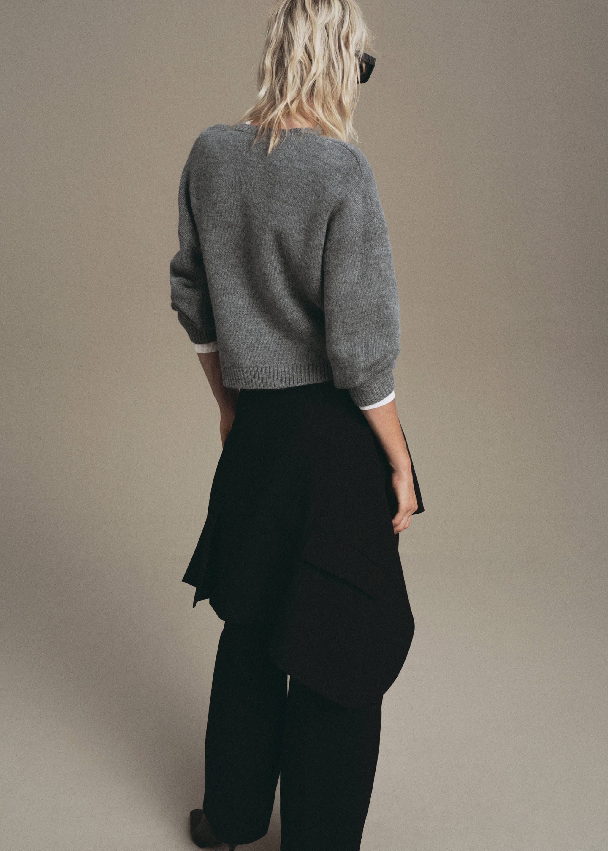 Medium-knit sweater - Reverse of the article