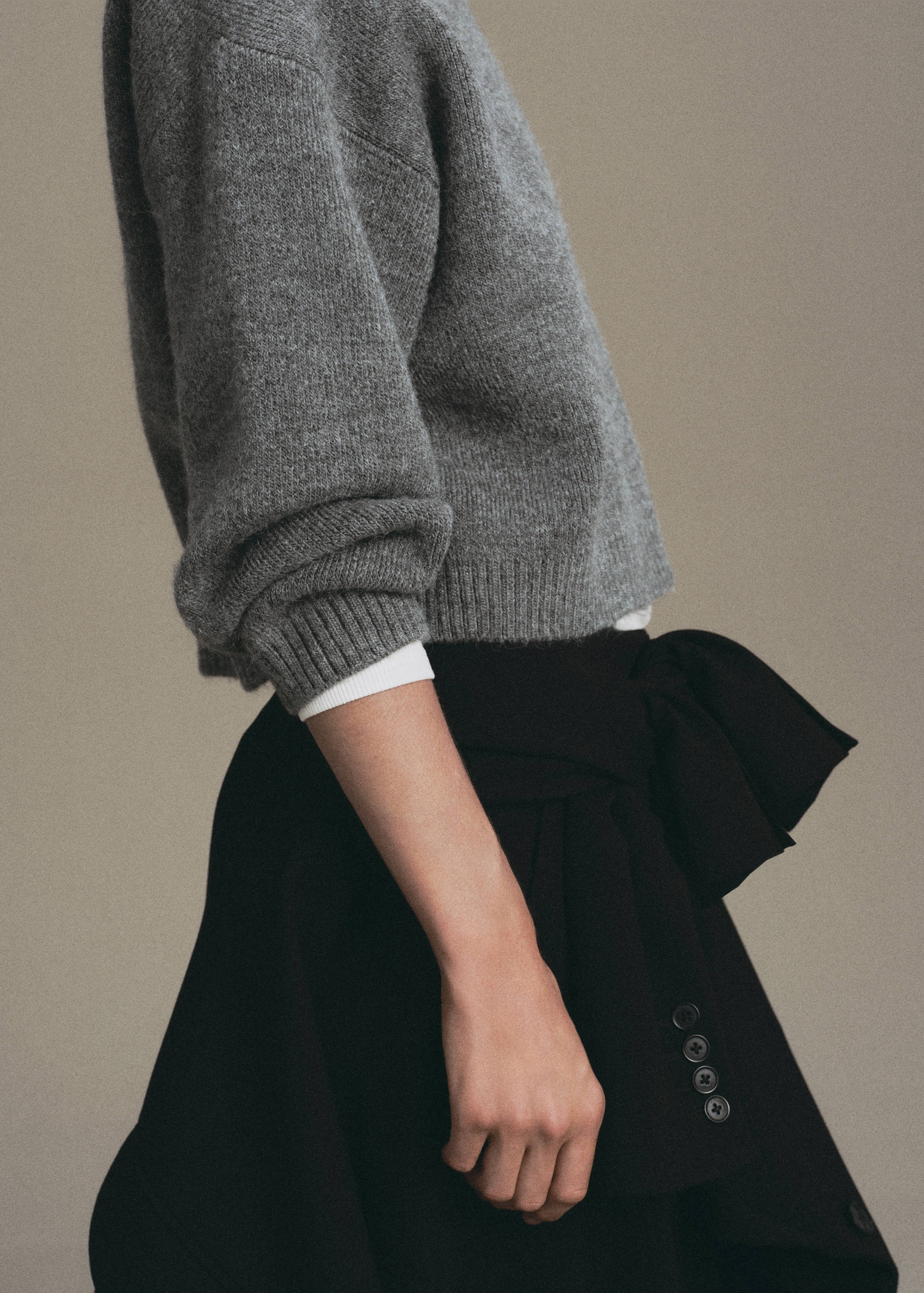 Medium-knit sweater - Details of the article 6