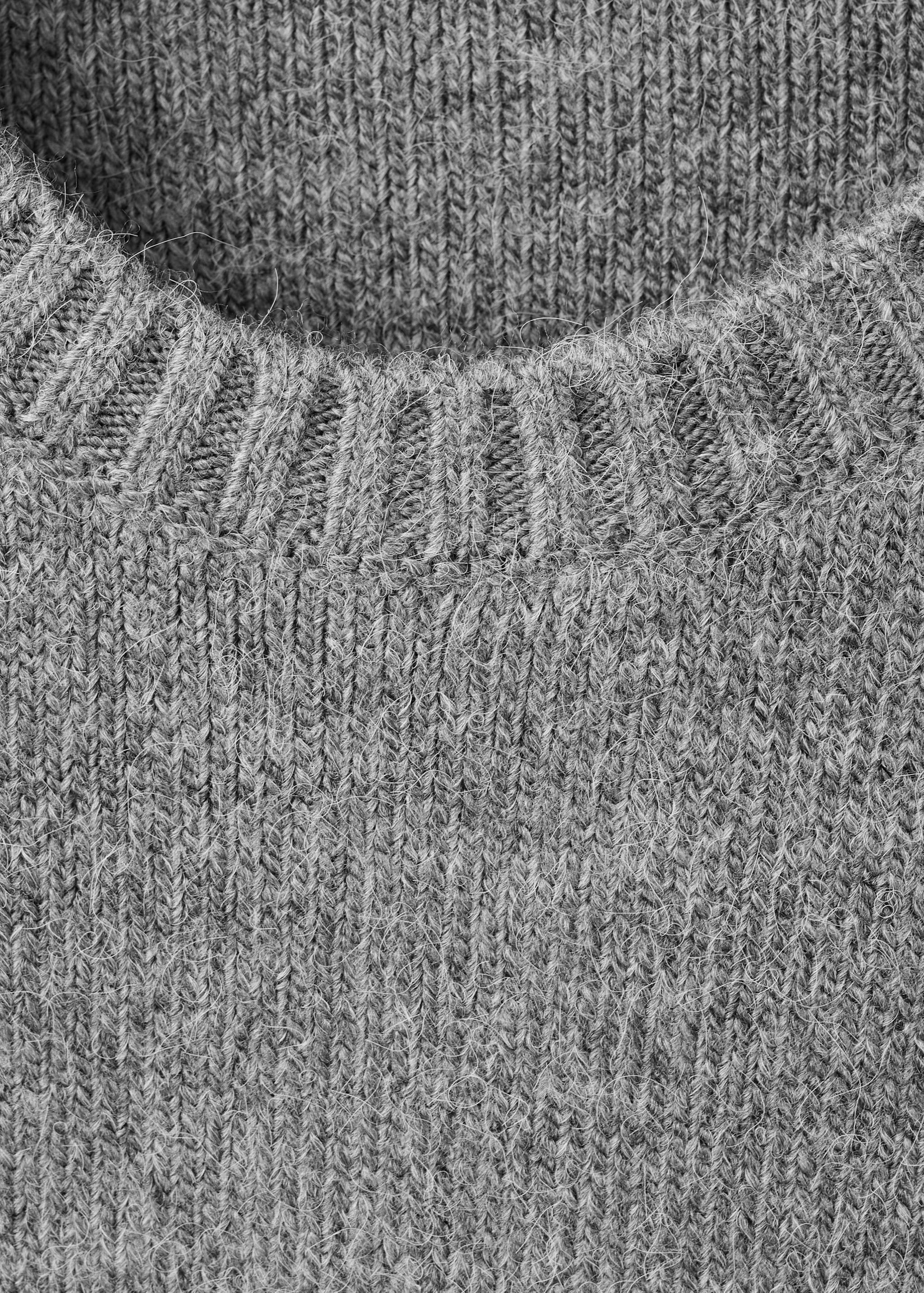 Medium-knit sweater - Details of the article 8