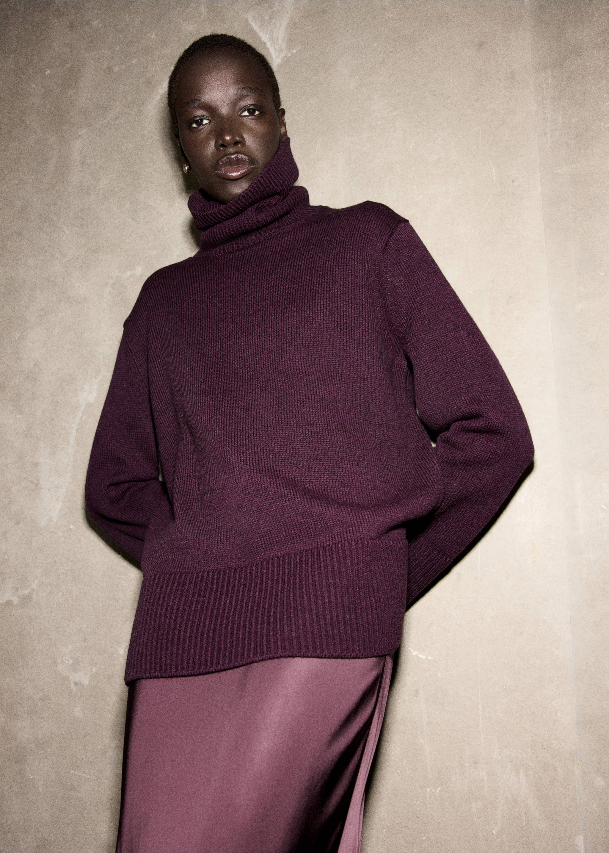 Turtleneck sweater with slits - Medium plane, Wine. Ref: 17007843-00.