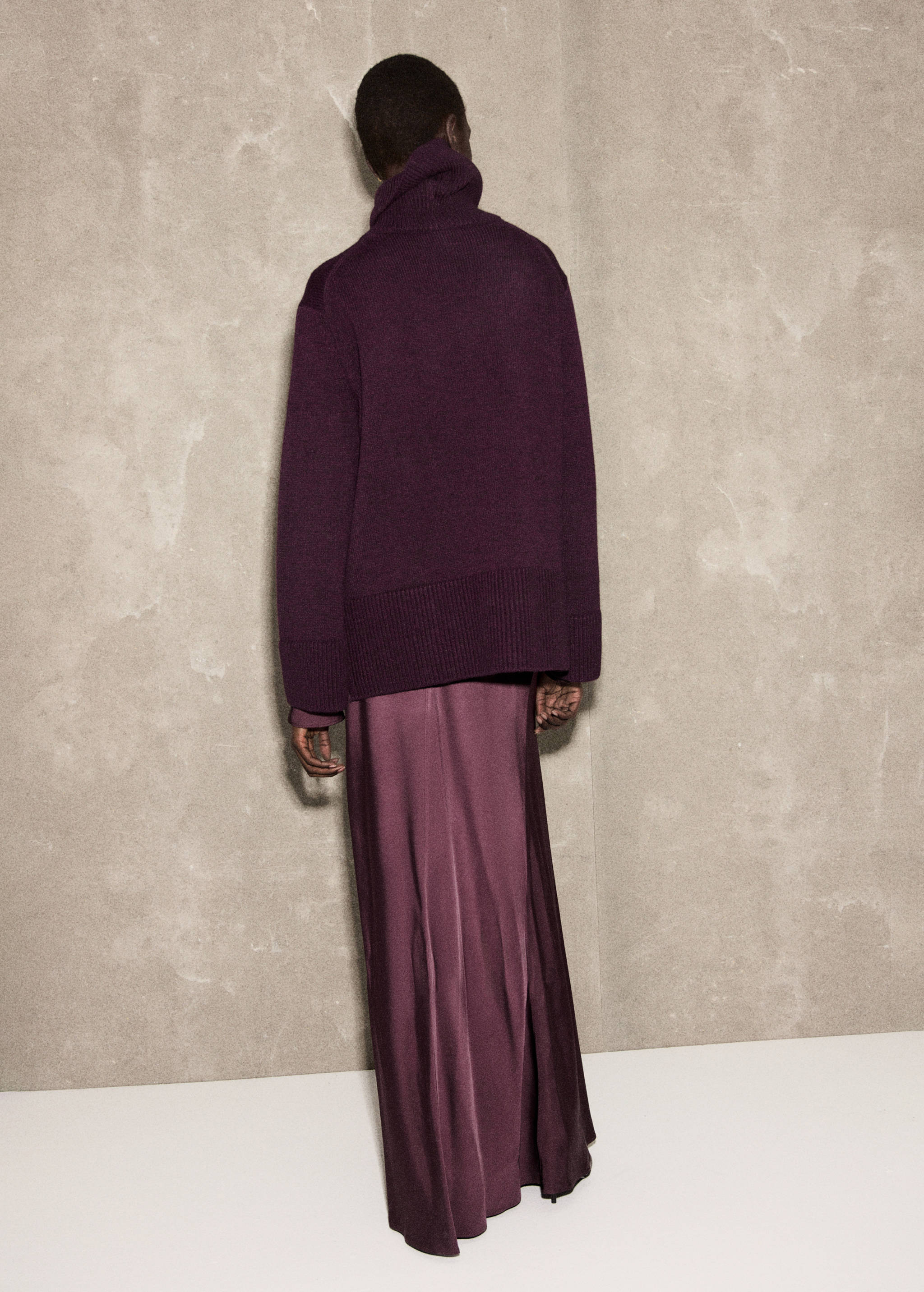 Turtleneck sweater with slits - Reverse of the article