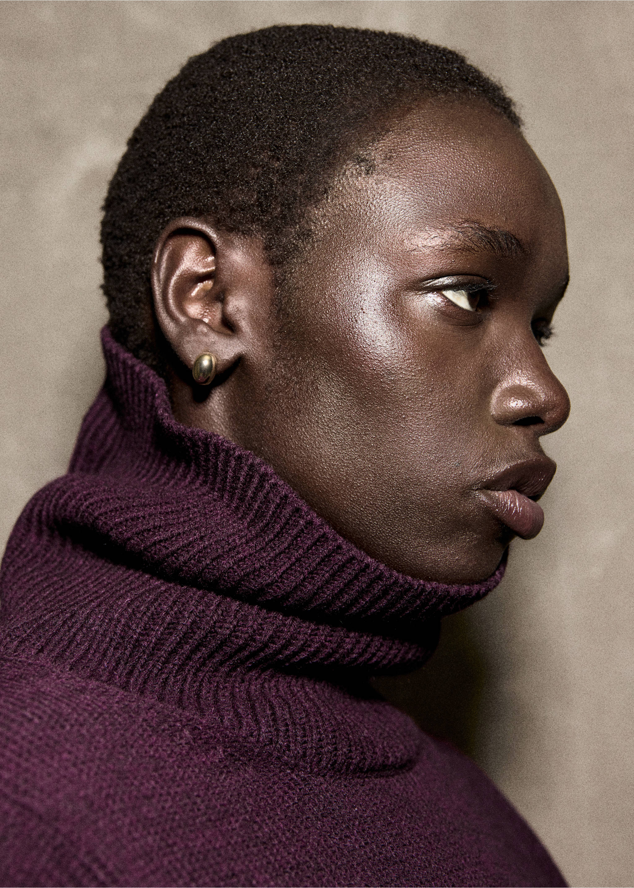 Turtleneck sweater with slits - Details of the article 3, Wine. Ref: 17007843-00.