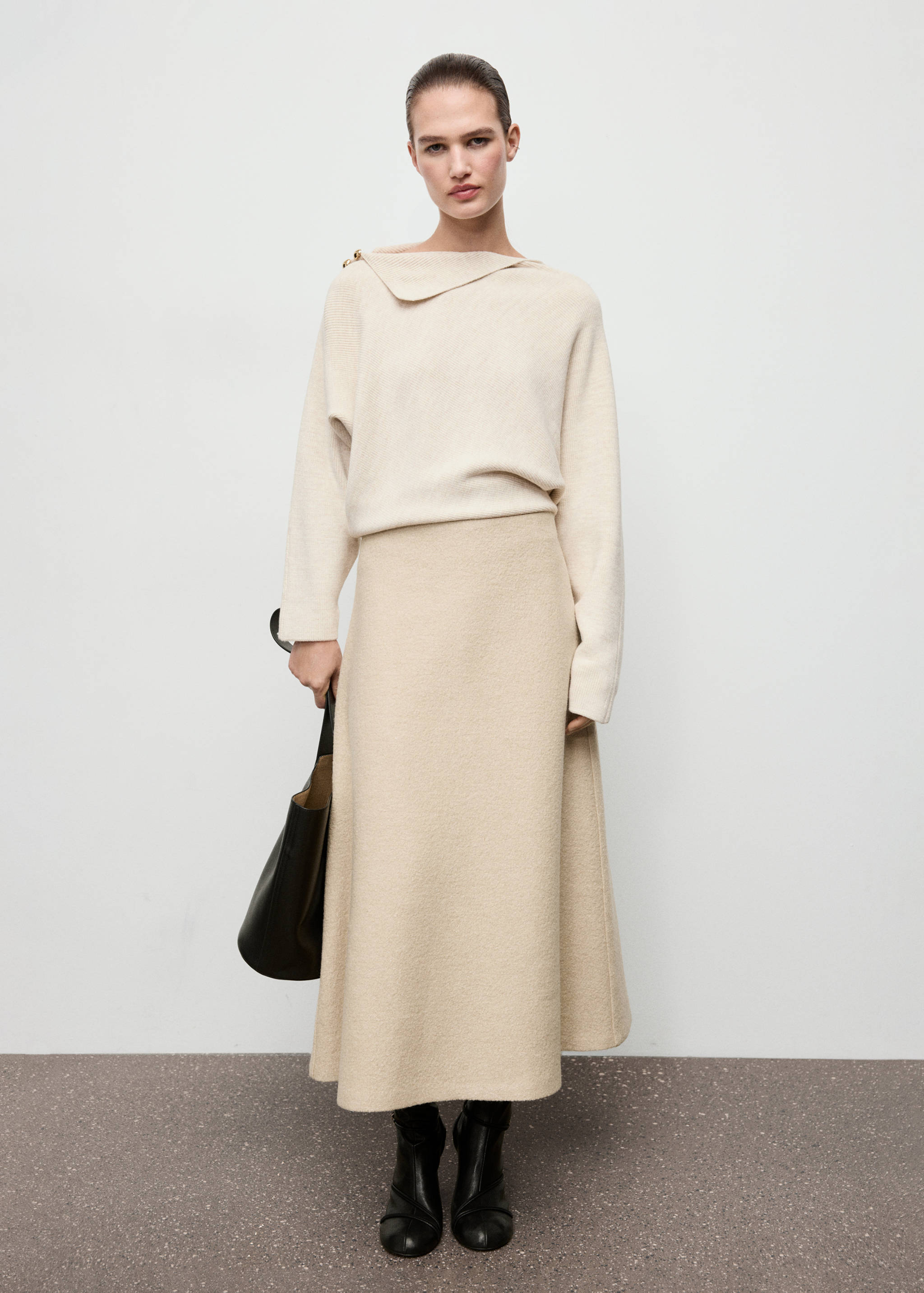 Camisola com gola assimétrica e botões de joia - Plano geral