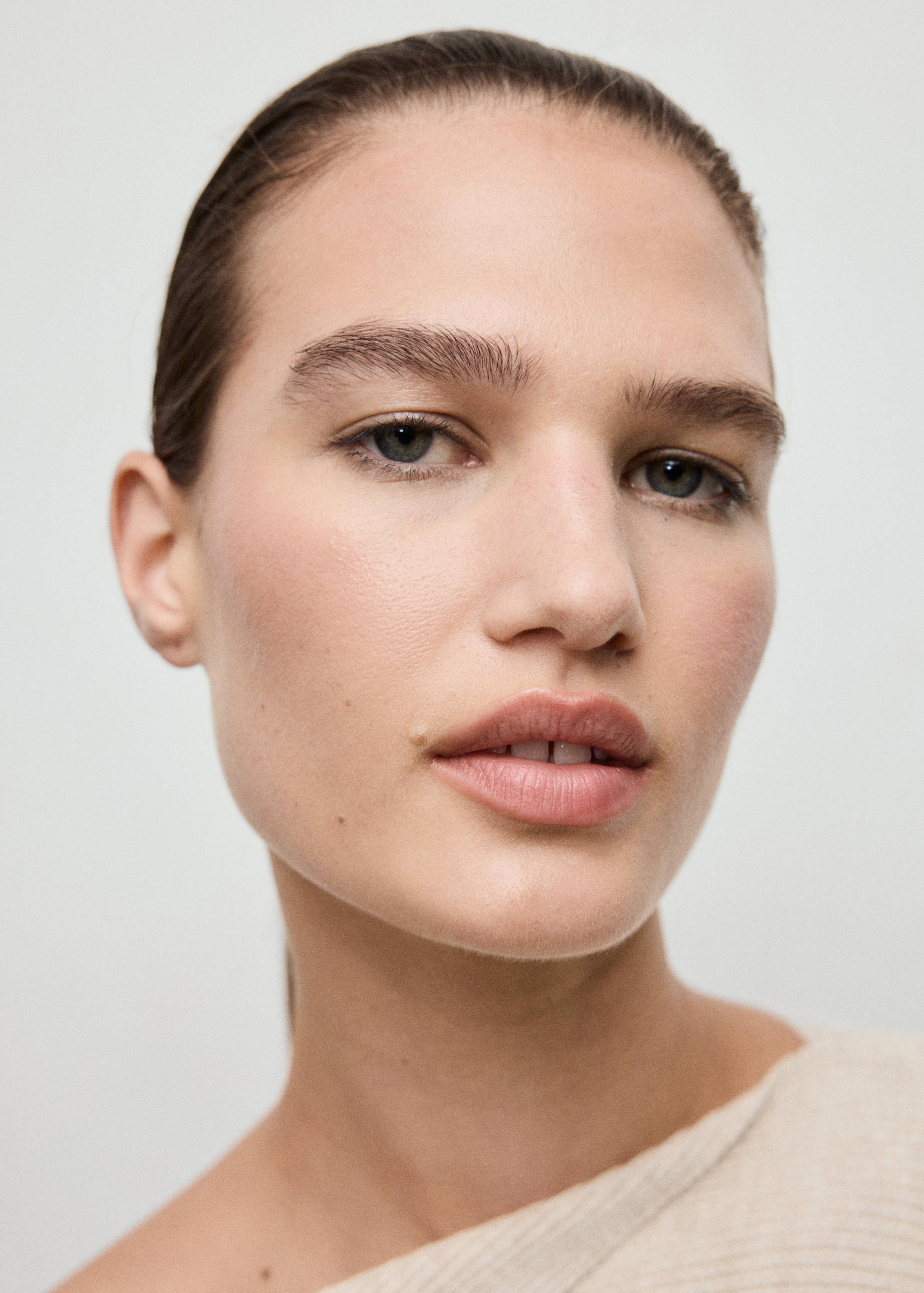 Camisola com gola assimétrica e botões de joia - Pormenor do artigo 1