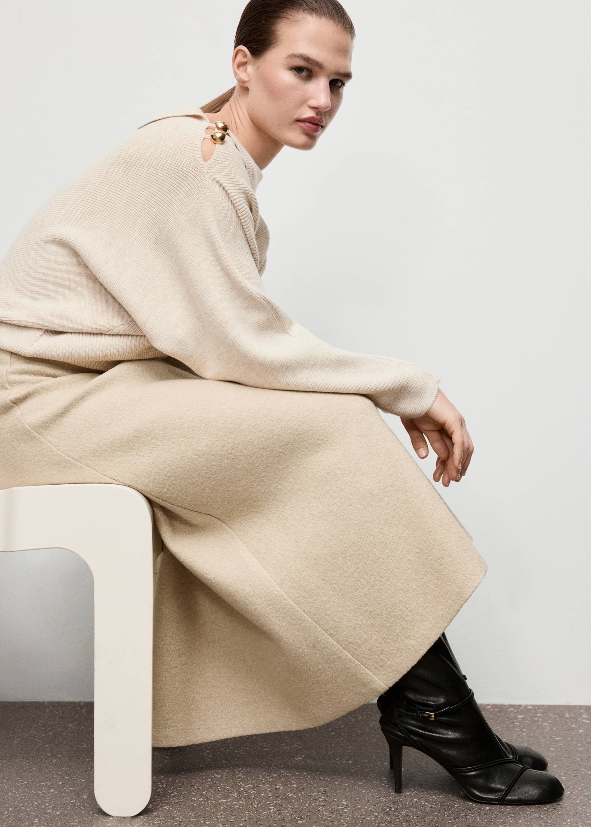 Camisola com gola assimétrica e botões de joia - Pormenor do artigo 2