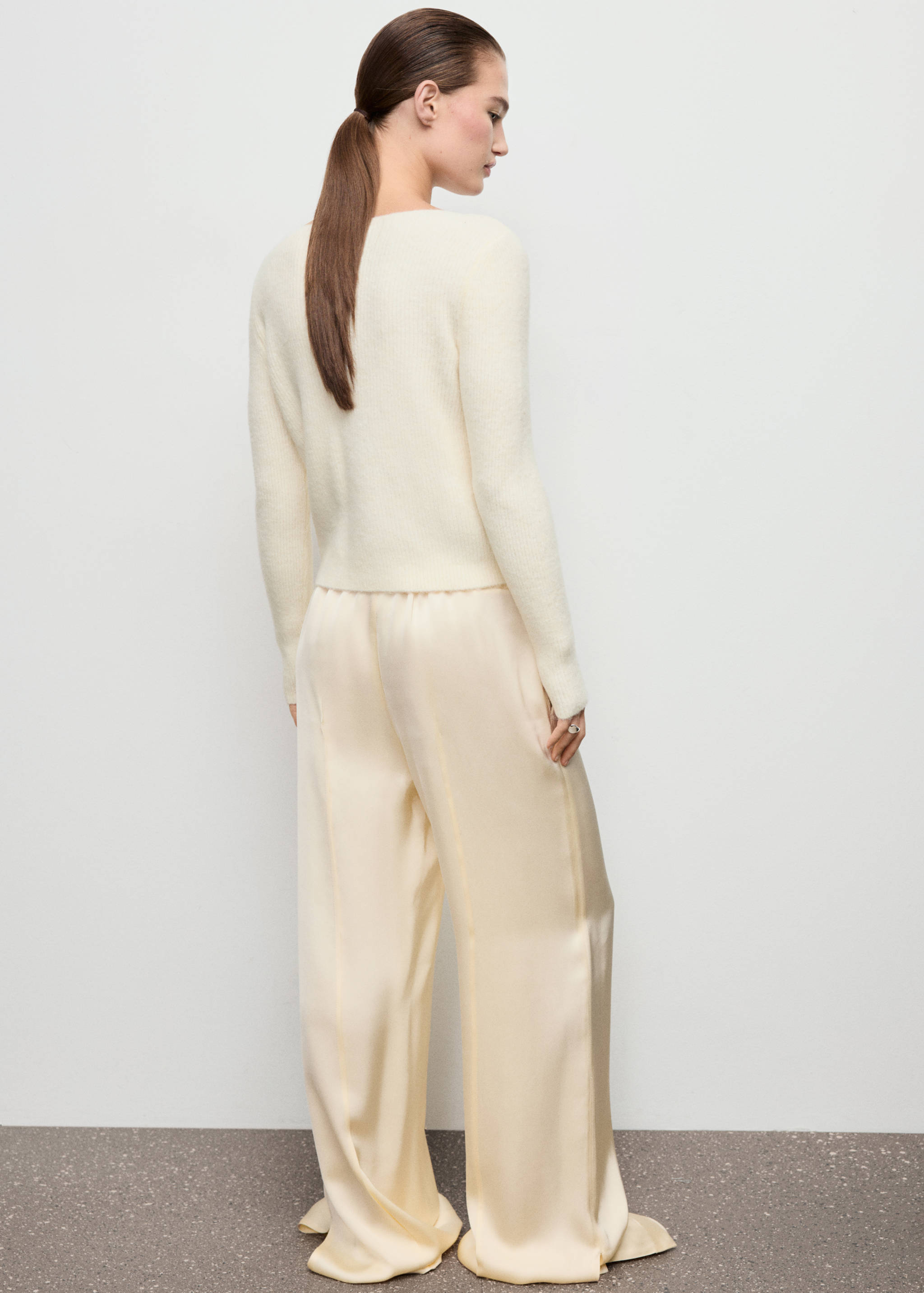 Knitted ribbed sweater - Reverse of the article