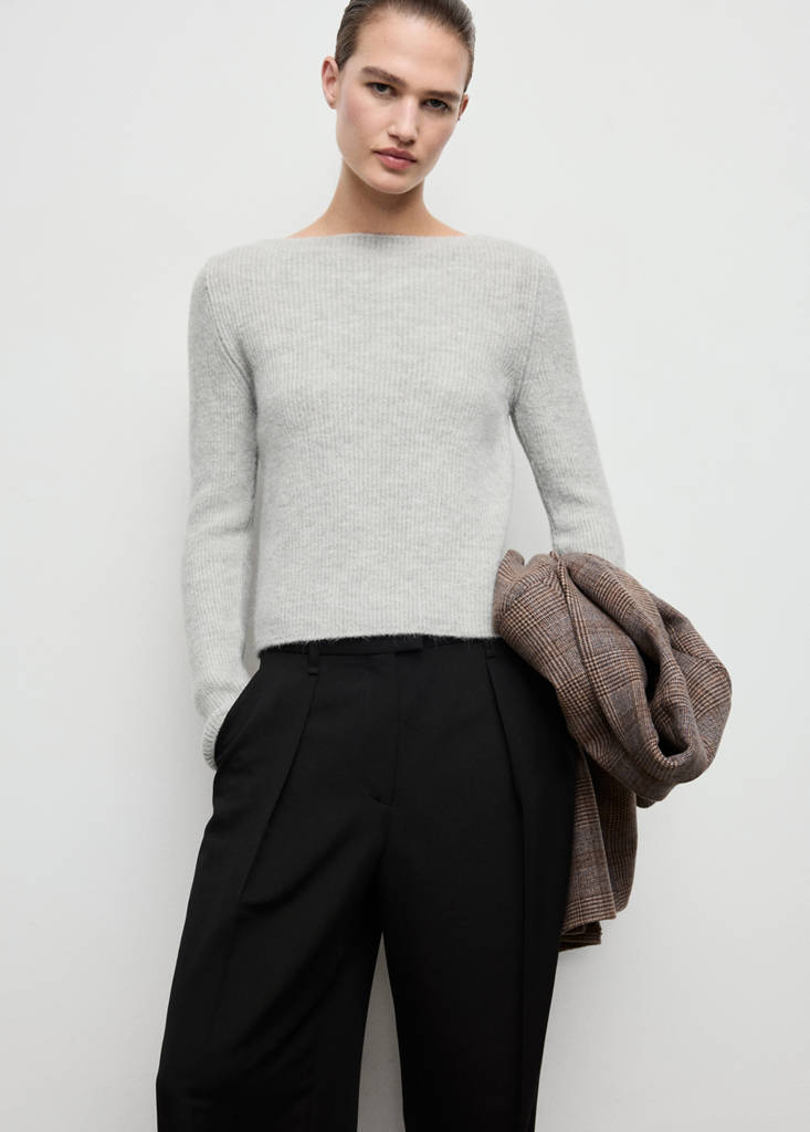 Knitted ribbed sweater — Grey