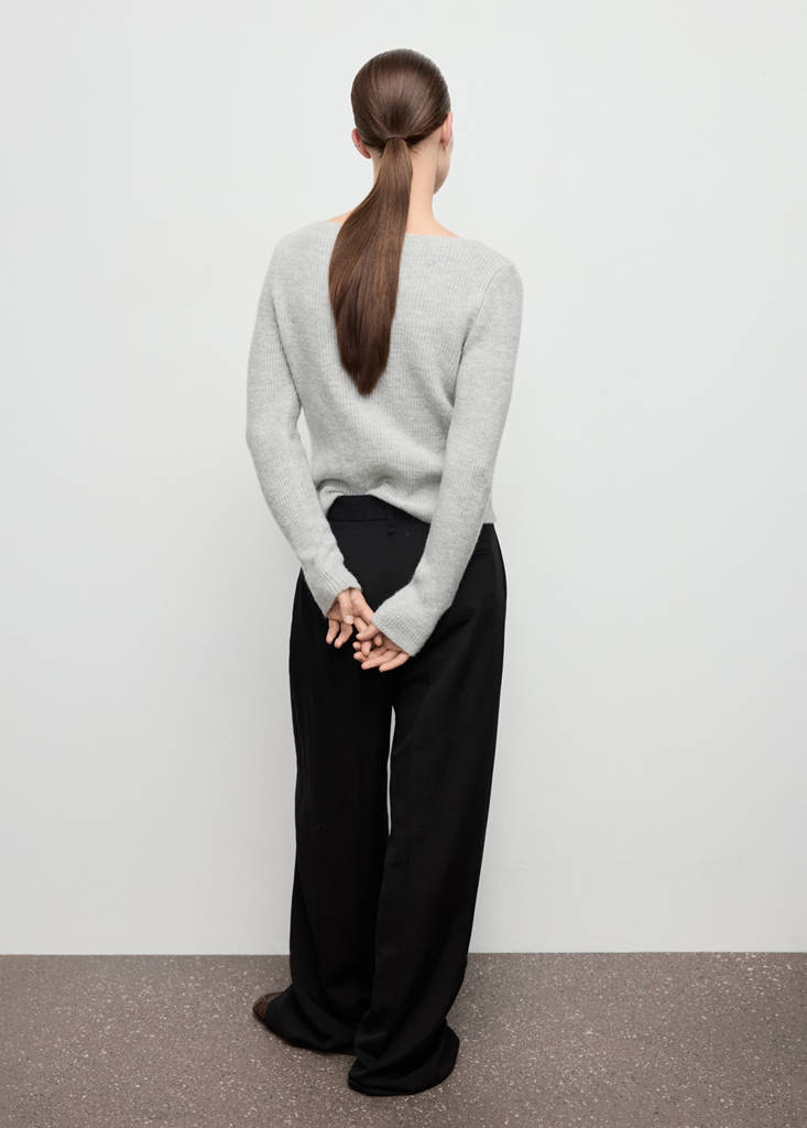 Knitted ribbed sweater — Grey