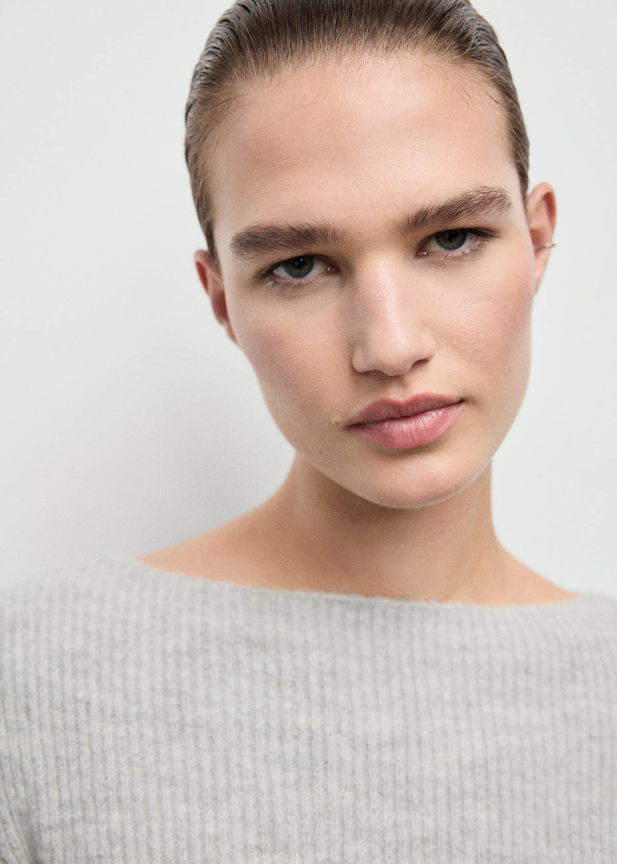 Knitted ribbed sweater — Grey