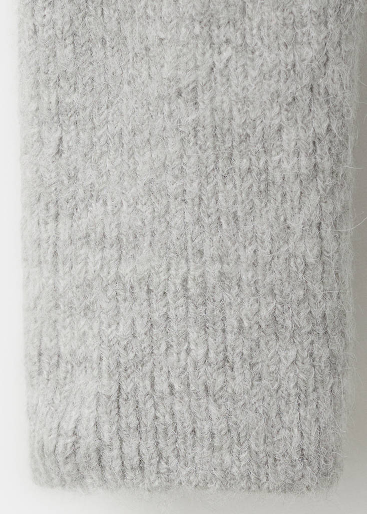 Knitted ribbed sweater — Grey