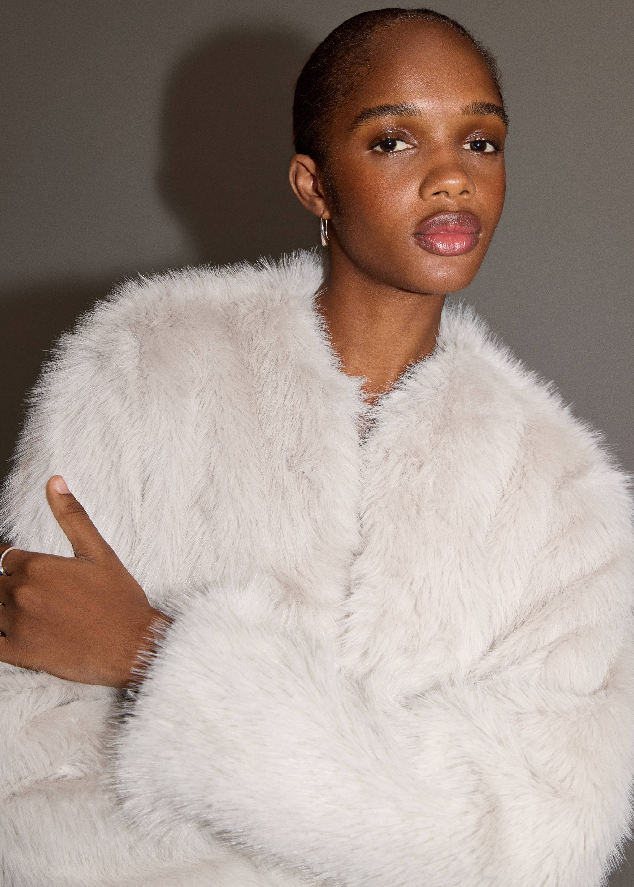 Fur-effect coat - Details of the article 1
