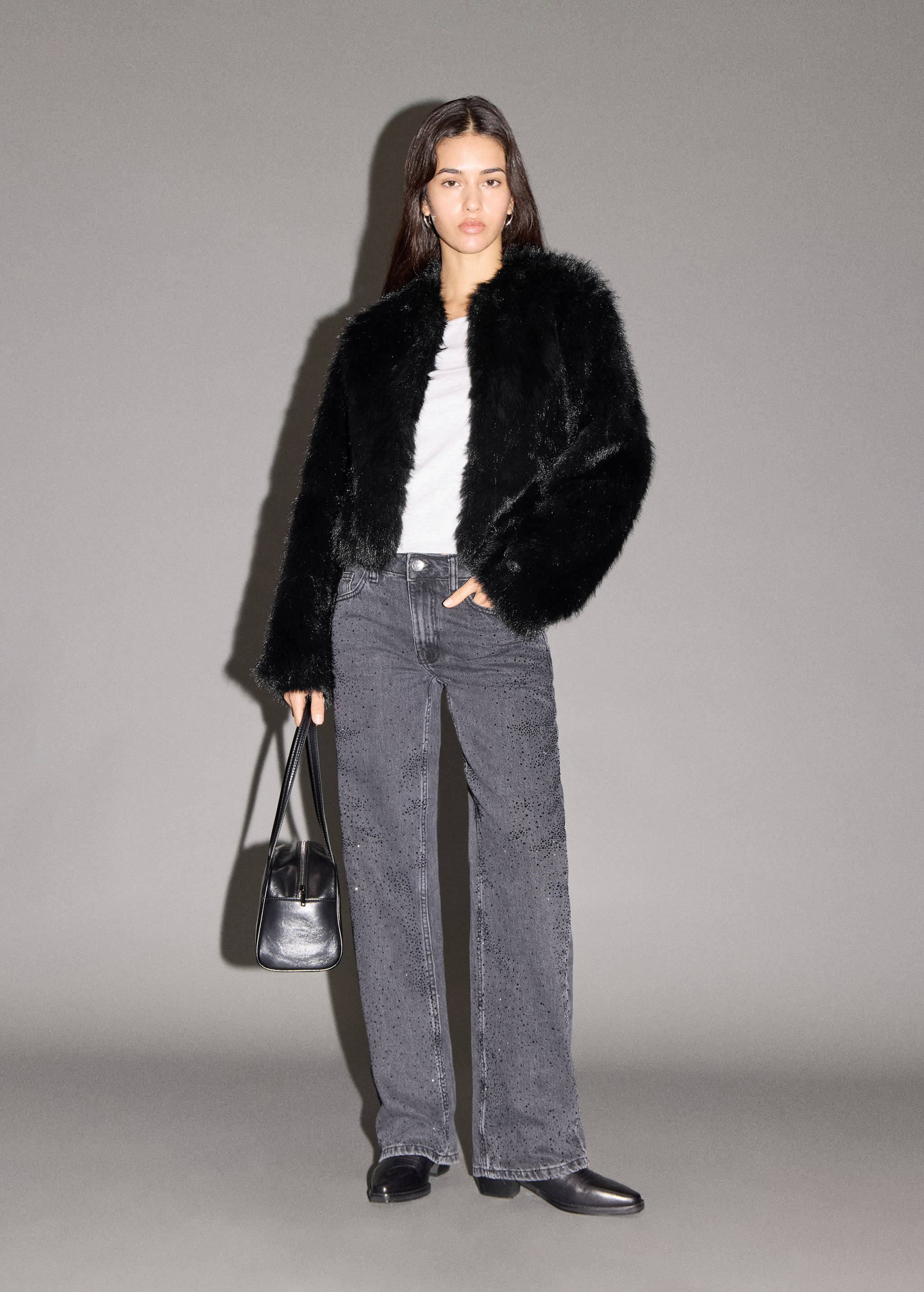 Abrigo corto efecto pelo - Plano general