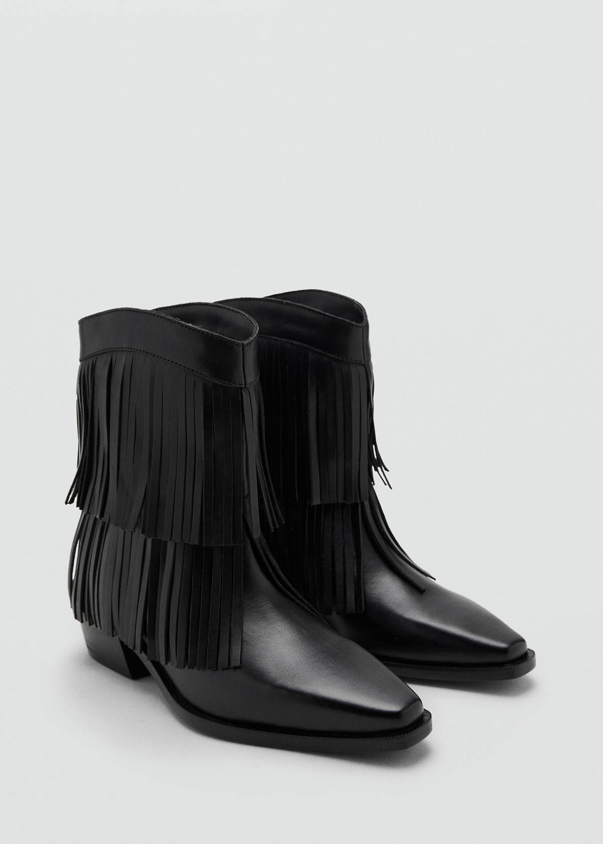 Leather ankle boot with fringe heel — Black