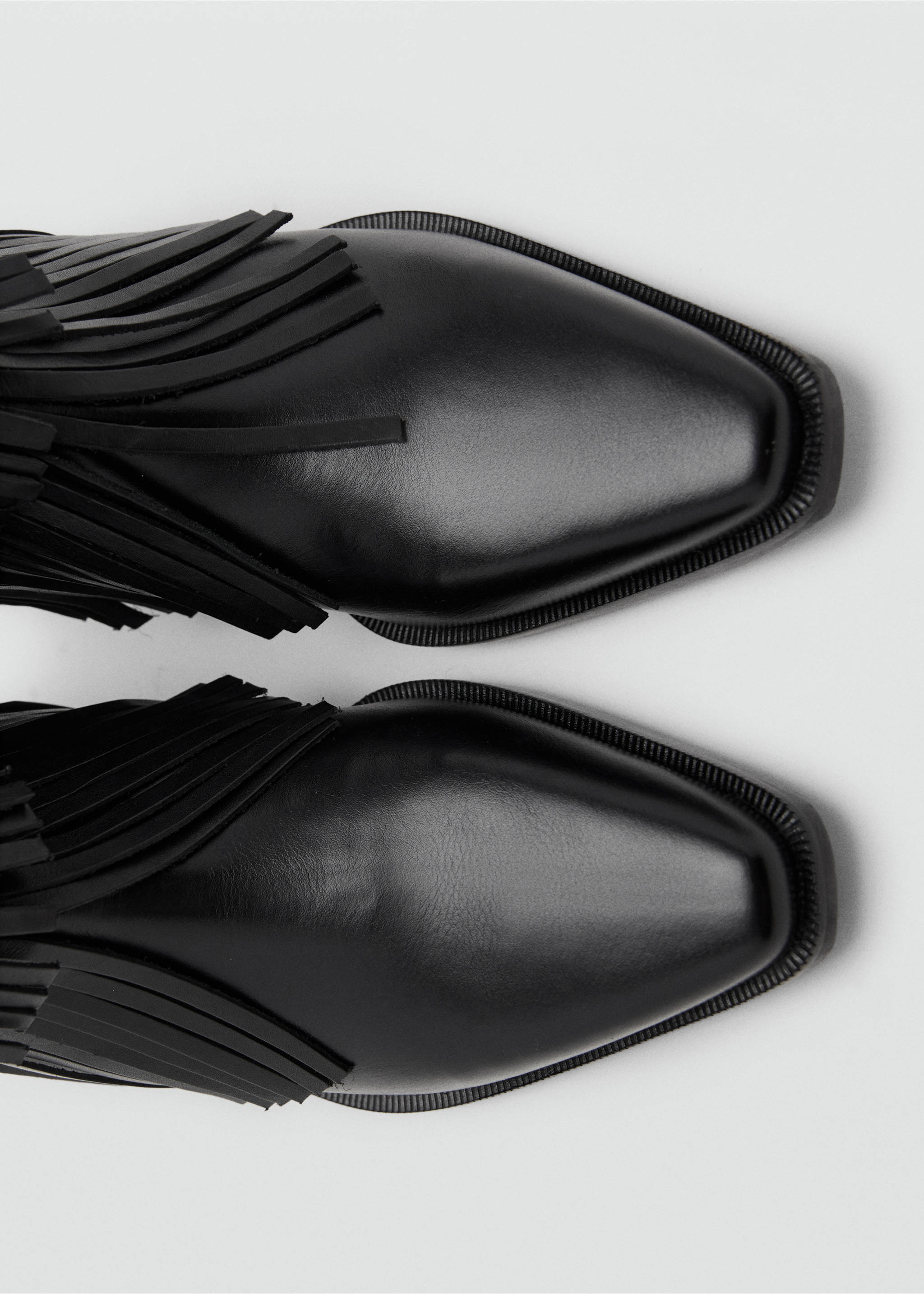 Botines pell tacó serrells - Detall de l'article 2, Negre. Ref: 17007897-00.