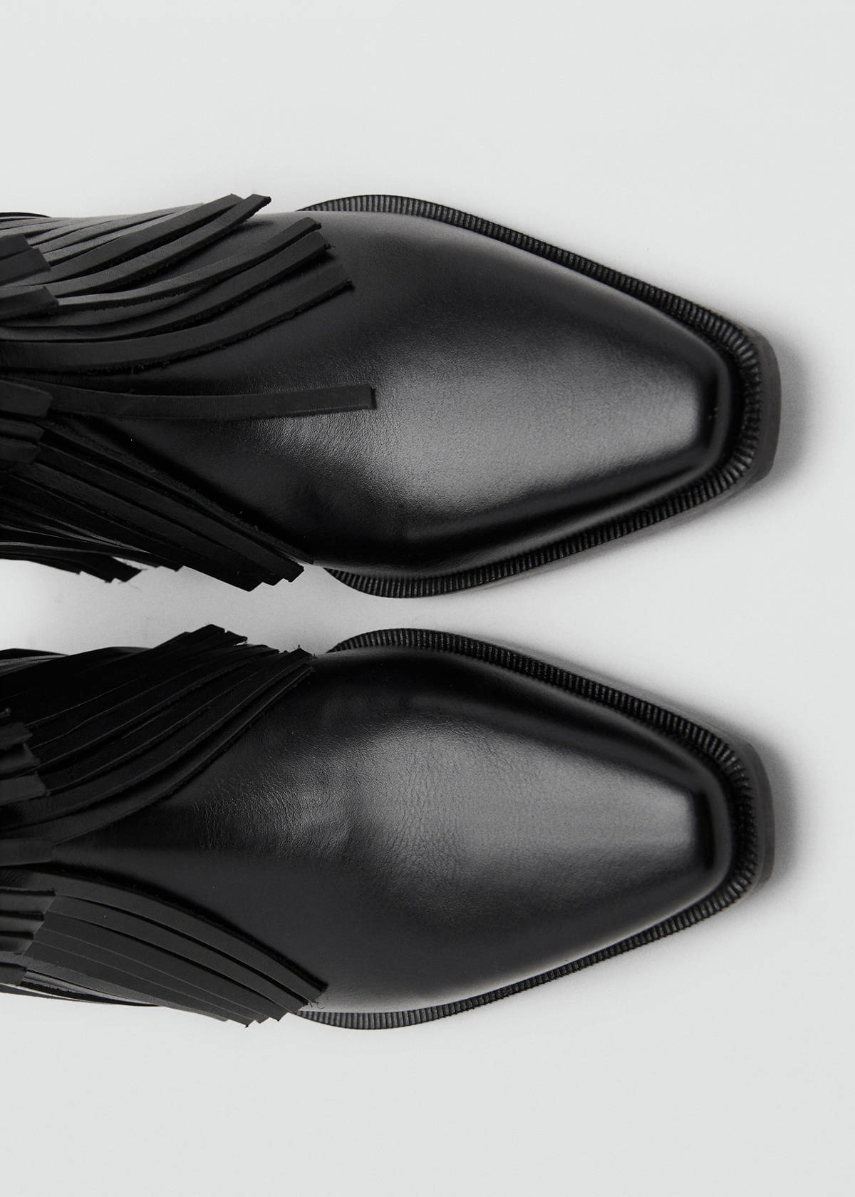 Leather ankle boot with fringe heel — Black