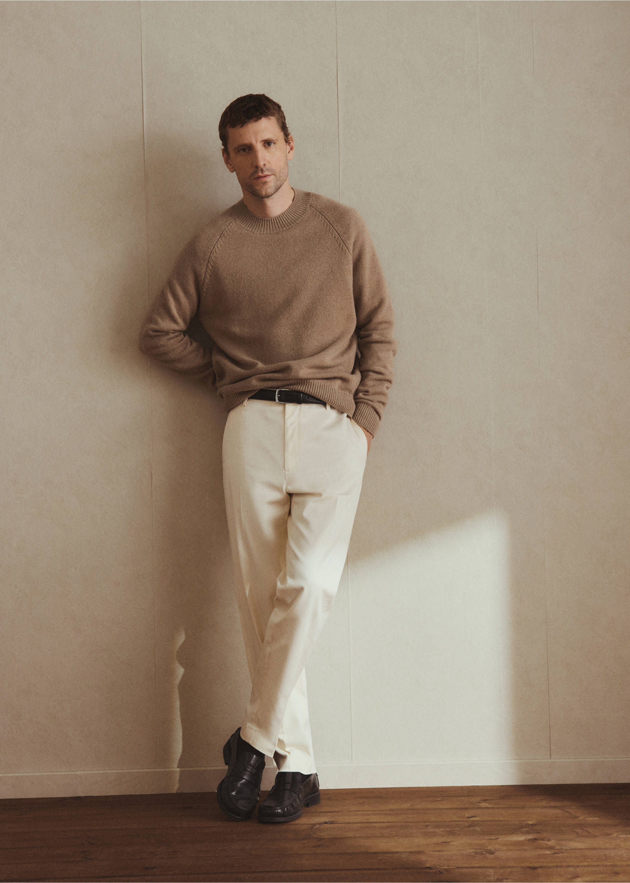 100% Italian wool knitted sweater - Details of the article 3, Medium Brown. Ref: 17007907-00.