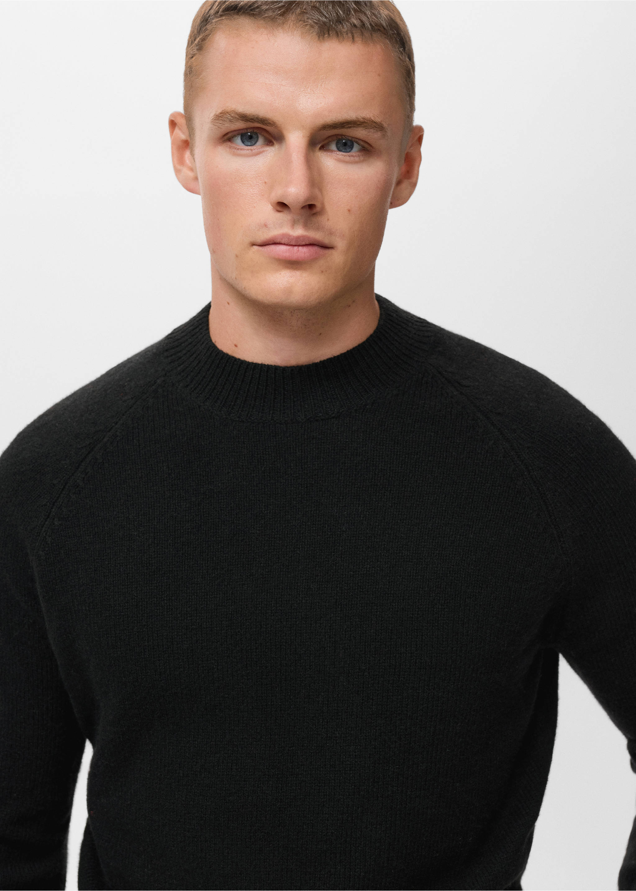100% Italian wool knitted sweater - Details of the article 1, Black. Ref: 17007907-00.