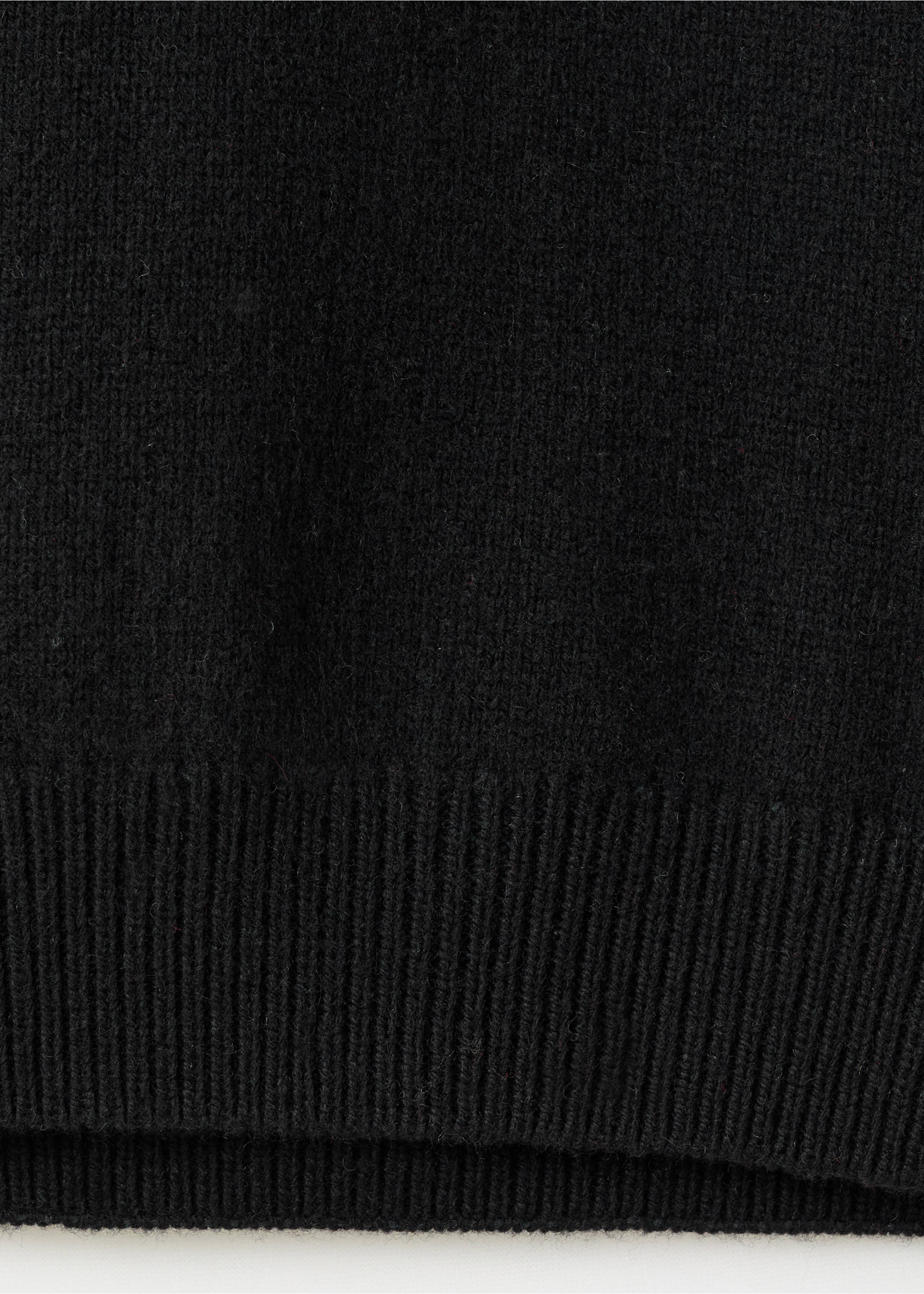 100% Italian wool knitted sweater - Details of the article 0, Black. Ref: 17007907-00.