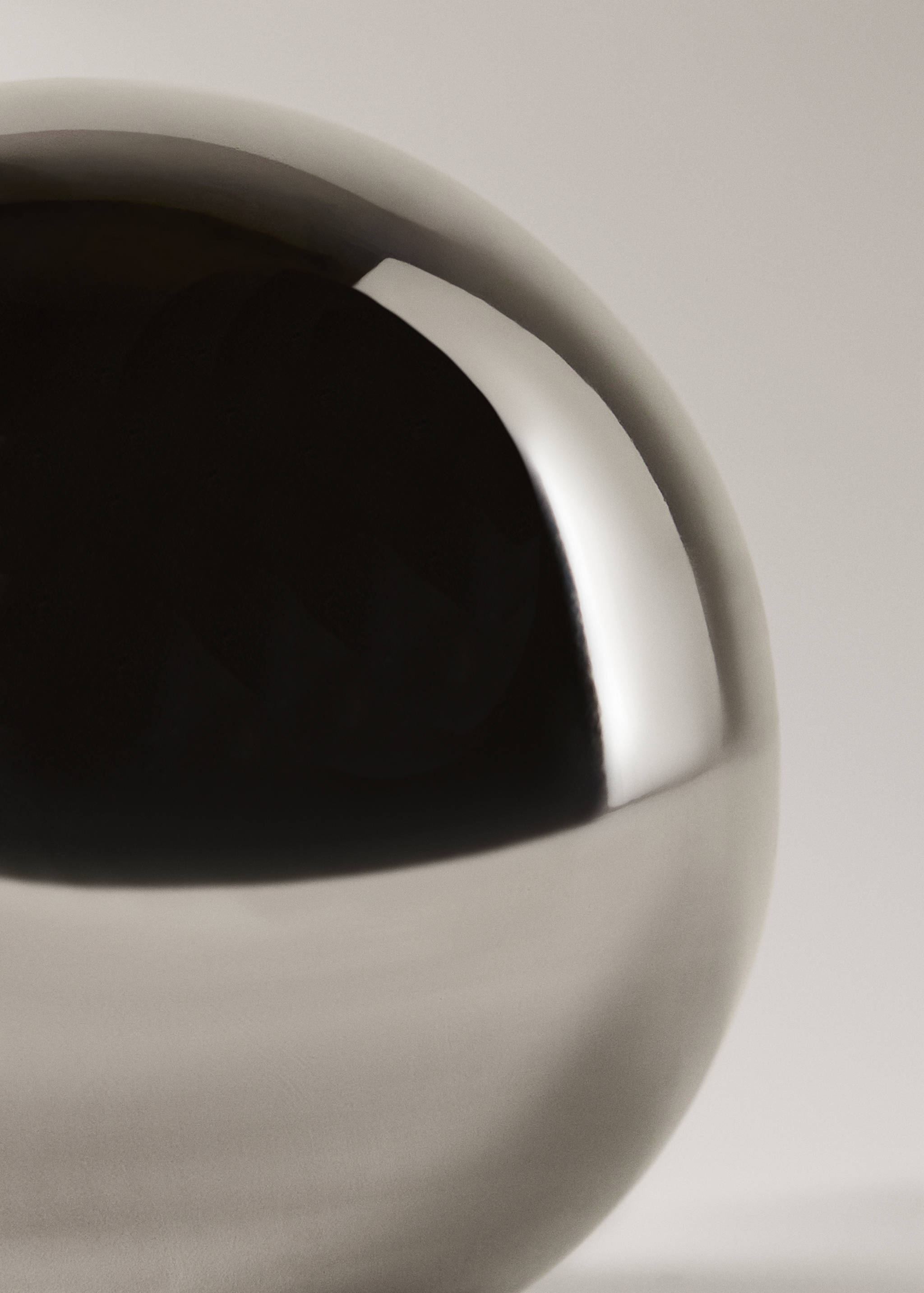 Bilă decorativă medie din ceramică - Detaliu al articolului 2