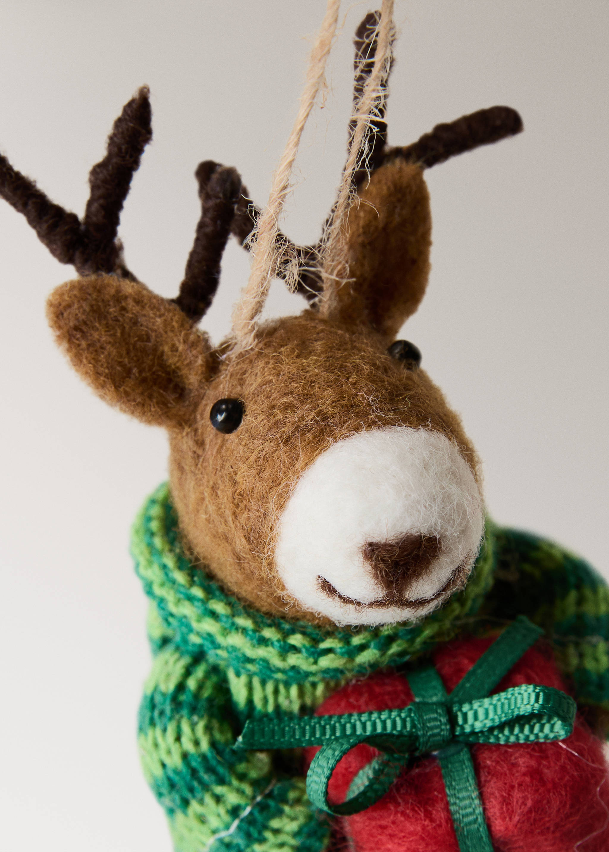 Ornament ren din fetru - Detaliu al articolului 2