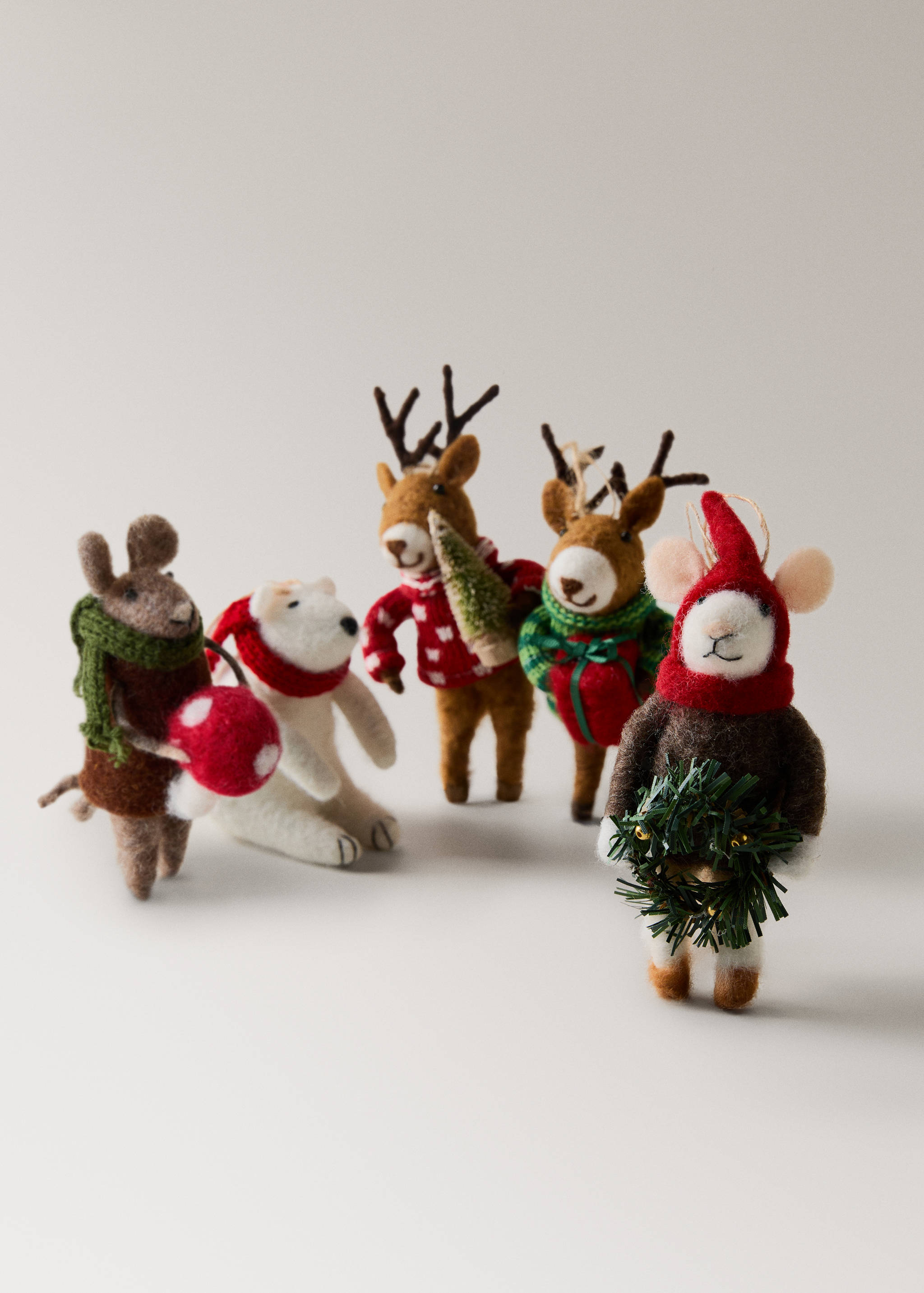 Ornament șoarece din fetru - Detaliu al articolului 3