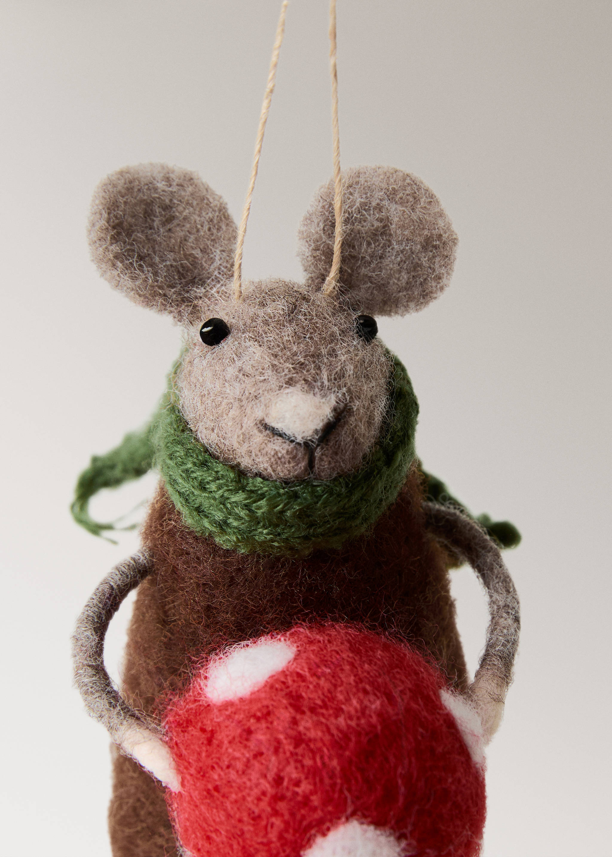 Felt mouse decoration - Details of the article 1
