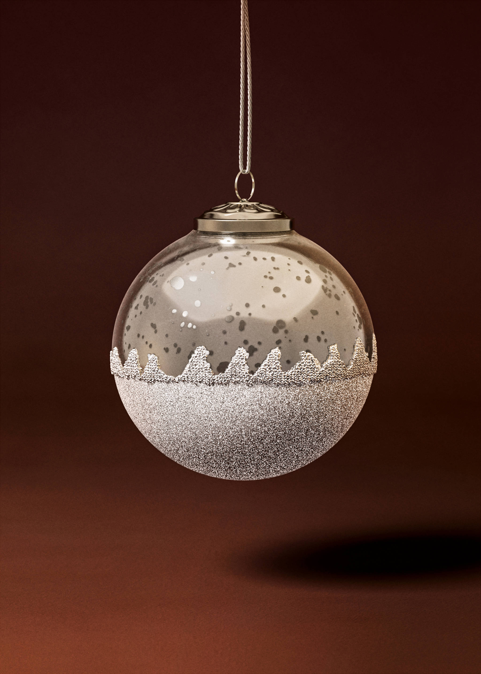 Julgransprydnader med snöflingsdetaljer - Allmän bild