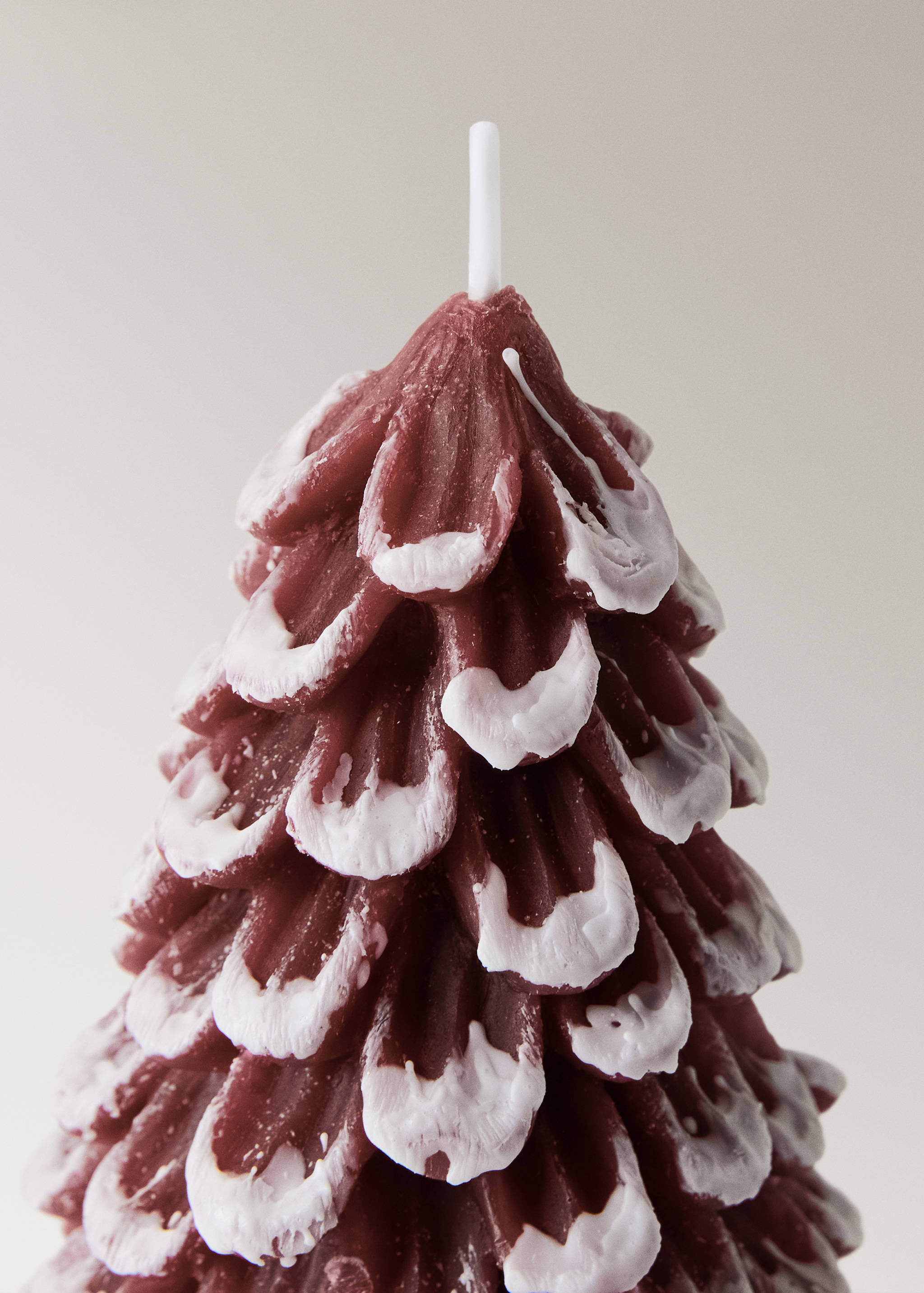 Decorative snow-covered fir candle - Details of the article 1