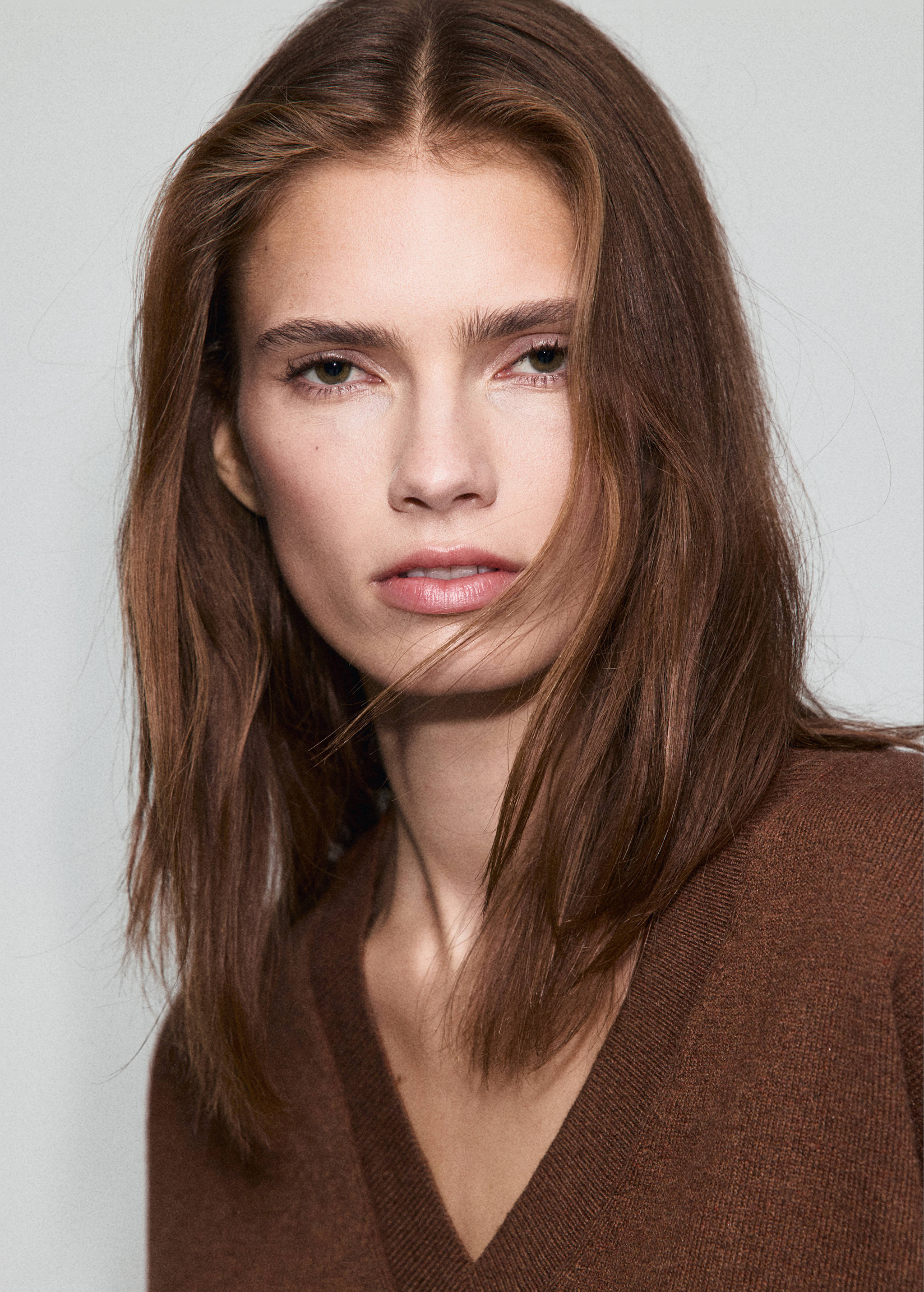 Fine-knit V-neck sweater - Details of the article 1