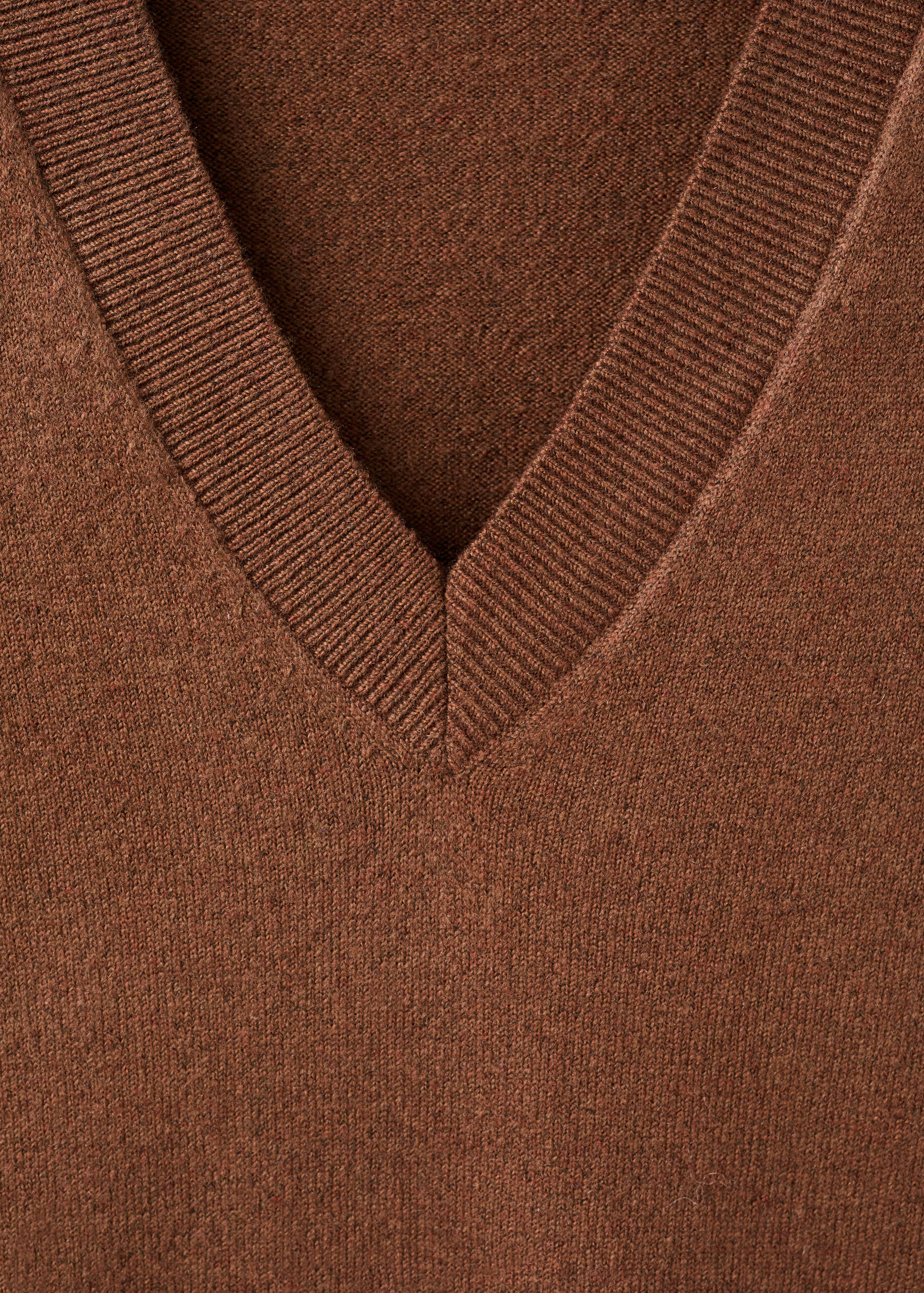 Fine-knit V-neck sweater - Details of the article 8