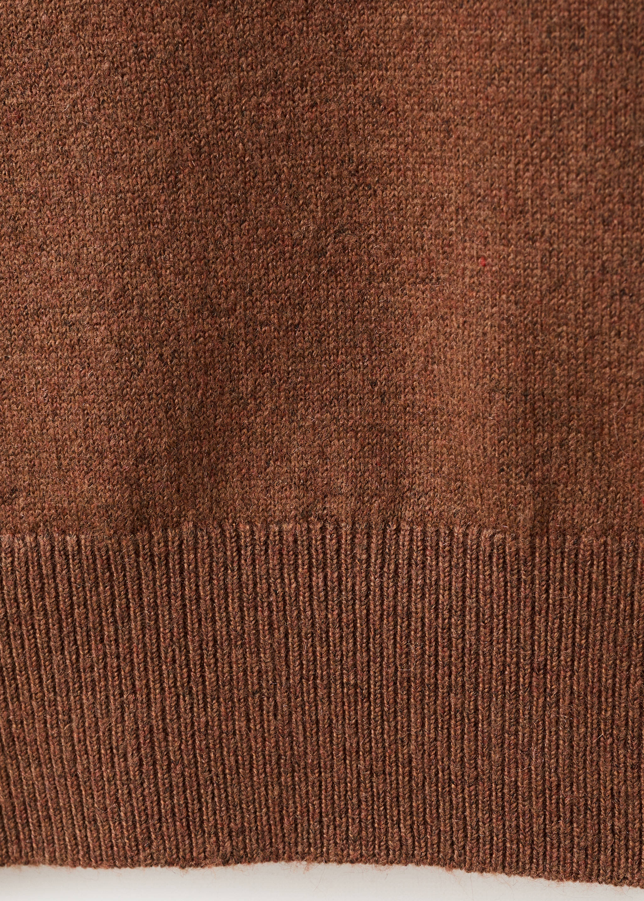 Fine-knit V-neck sweater - Details of the article 0