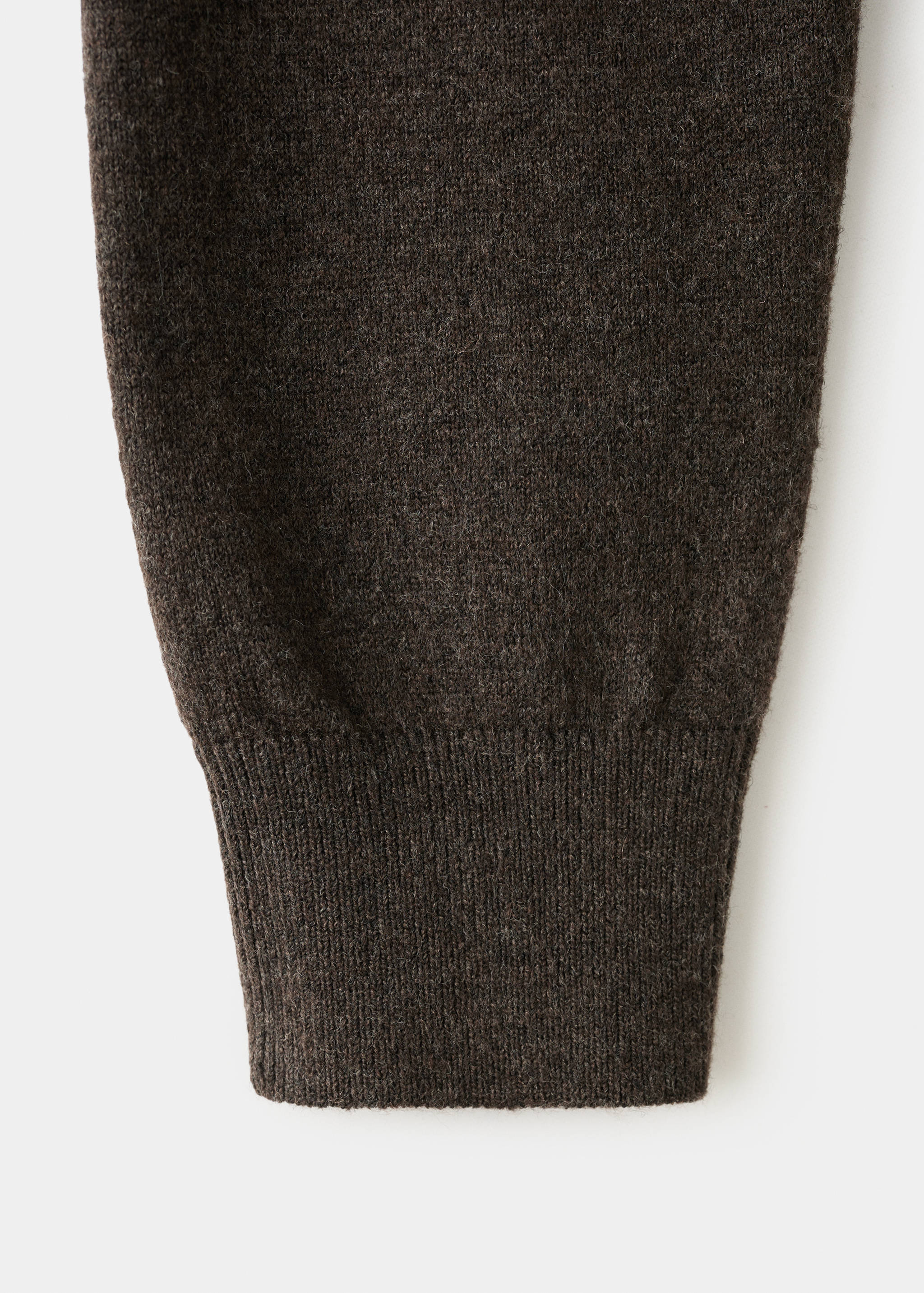 Fine-knit V-neck sweater - Details of the article 0