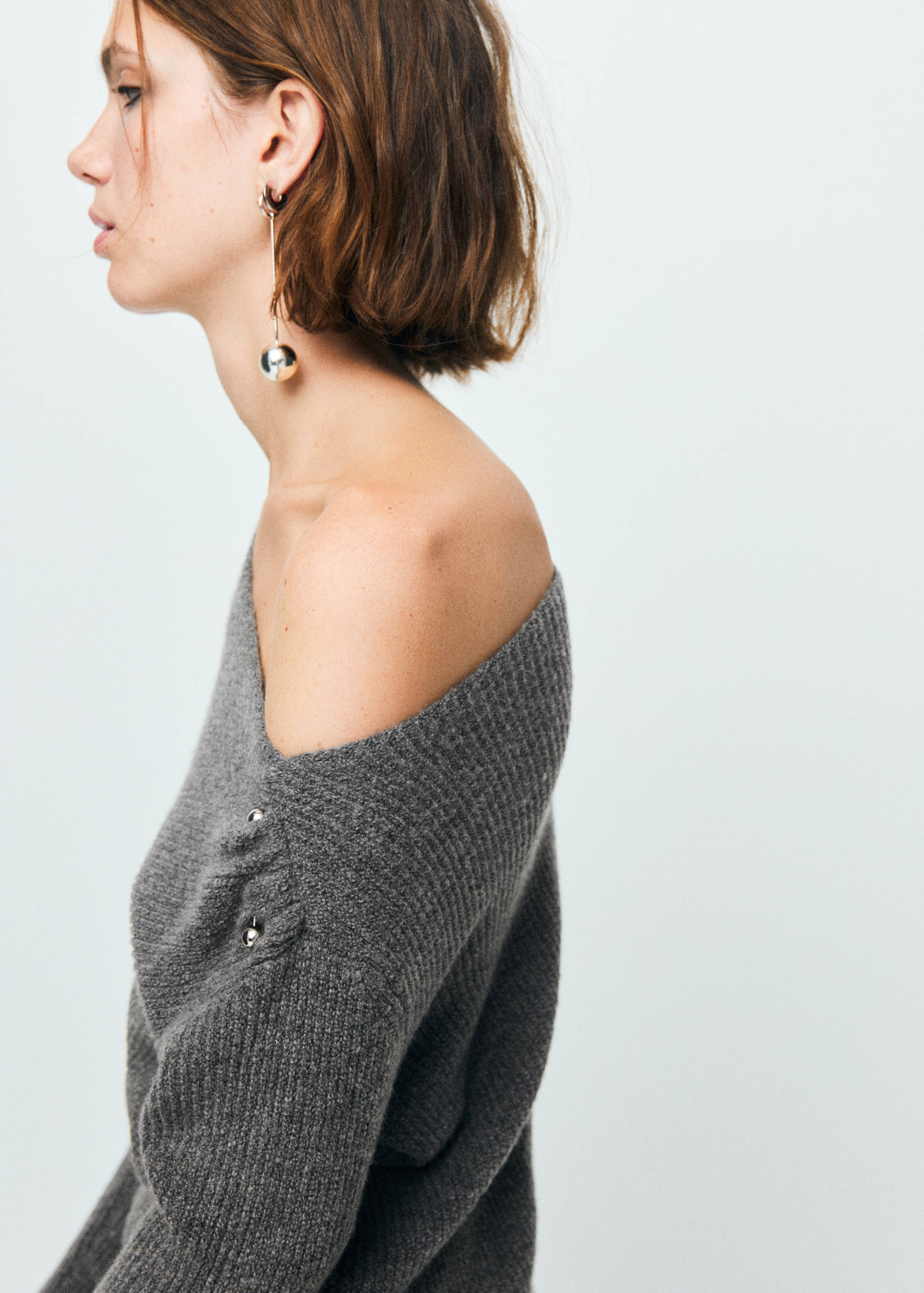 Asymmetrical sweater with metallic detail - Details of the article 1