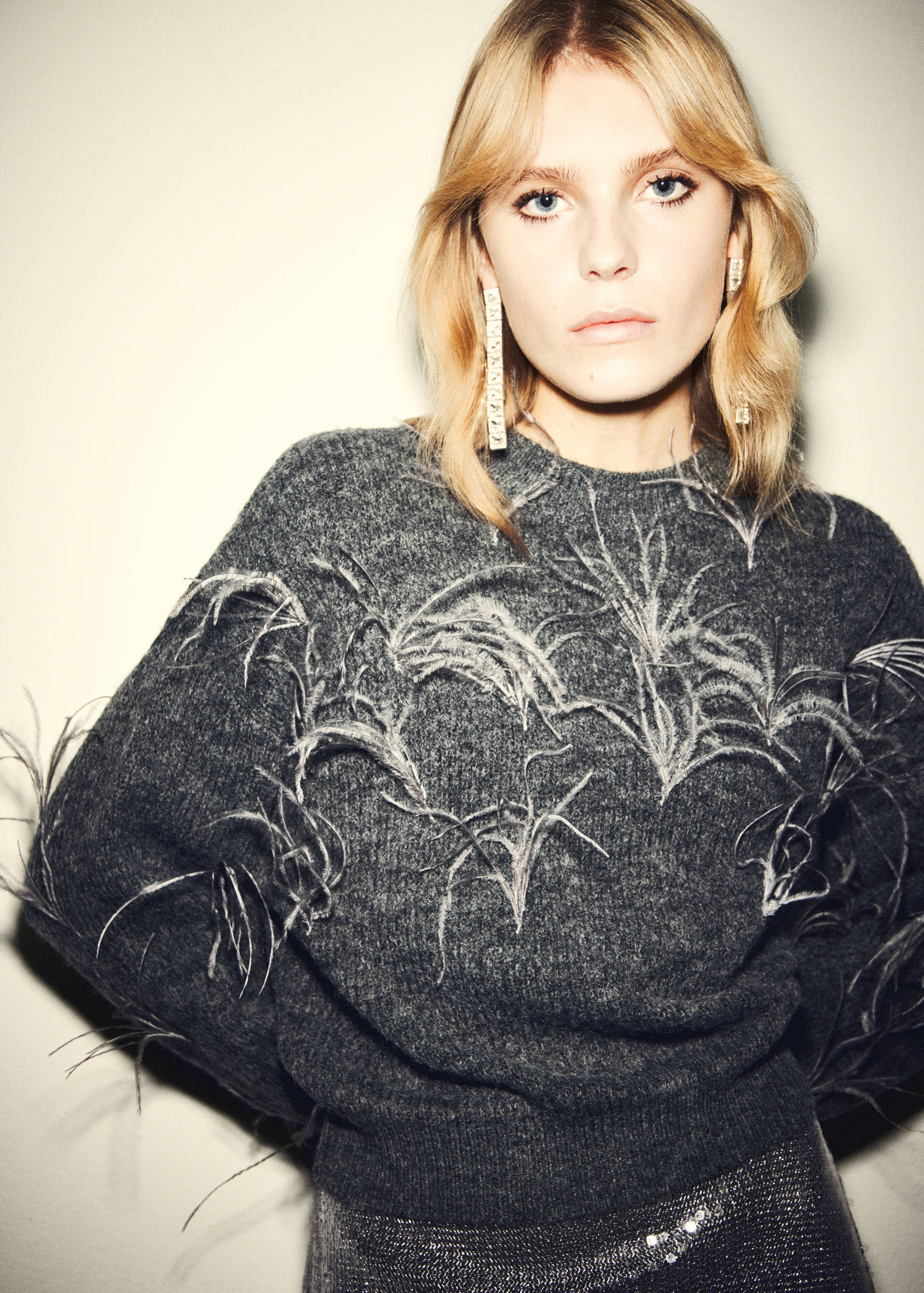 Knitted sweater with feathers - Details of the article 2