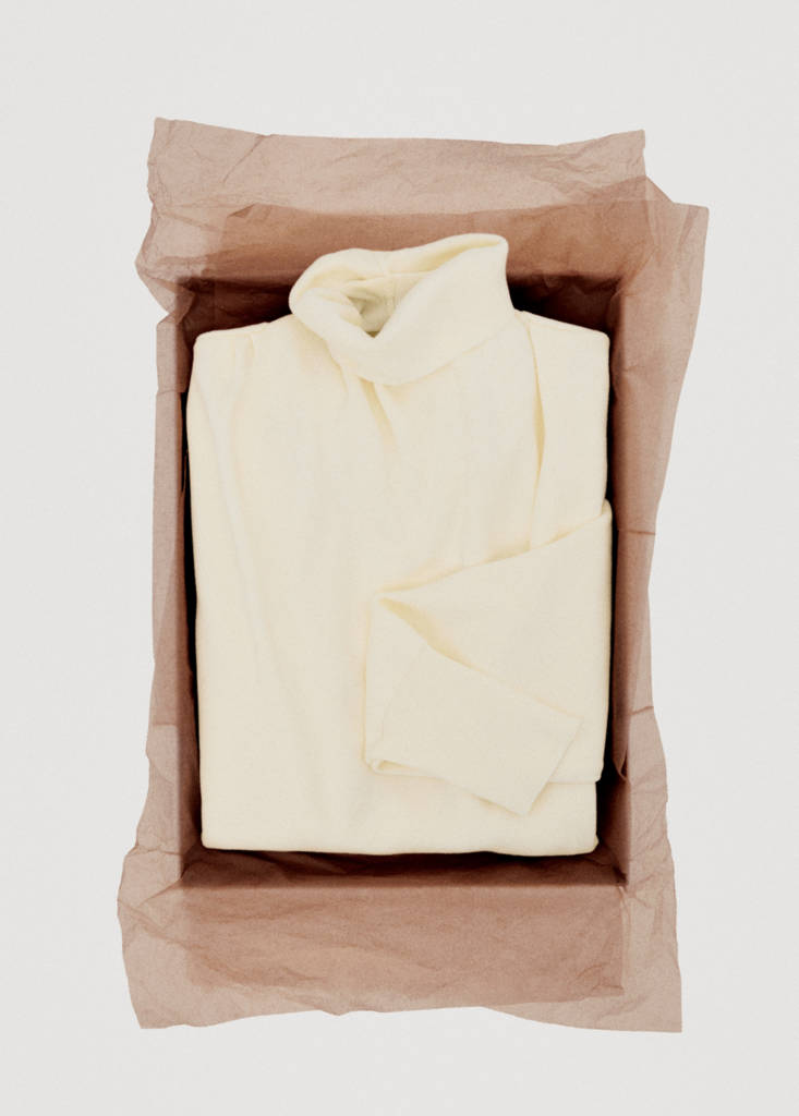 Ruched turtleneck sweater — Ecru