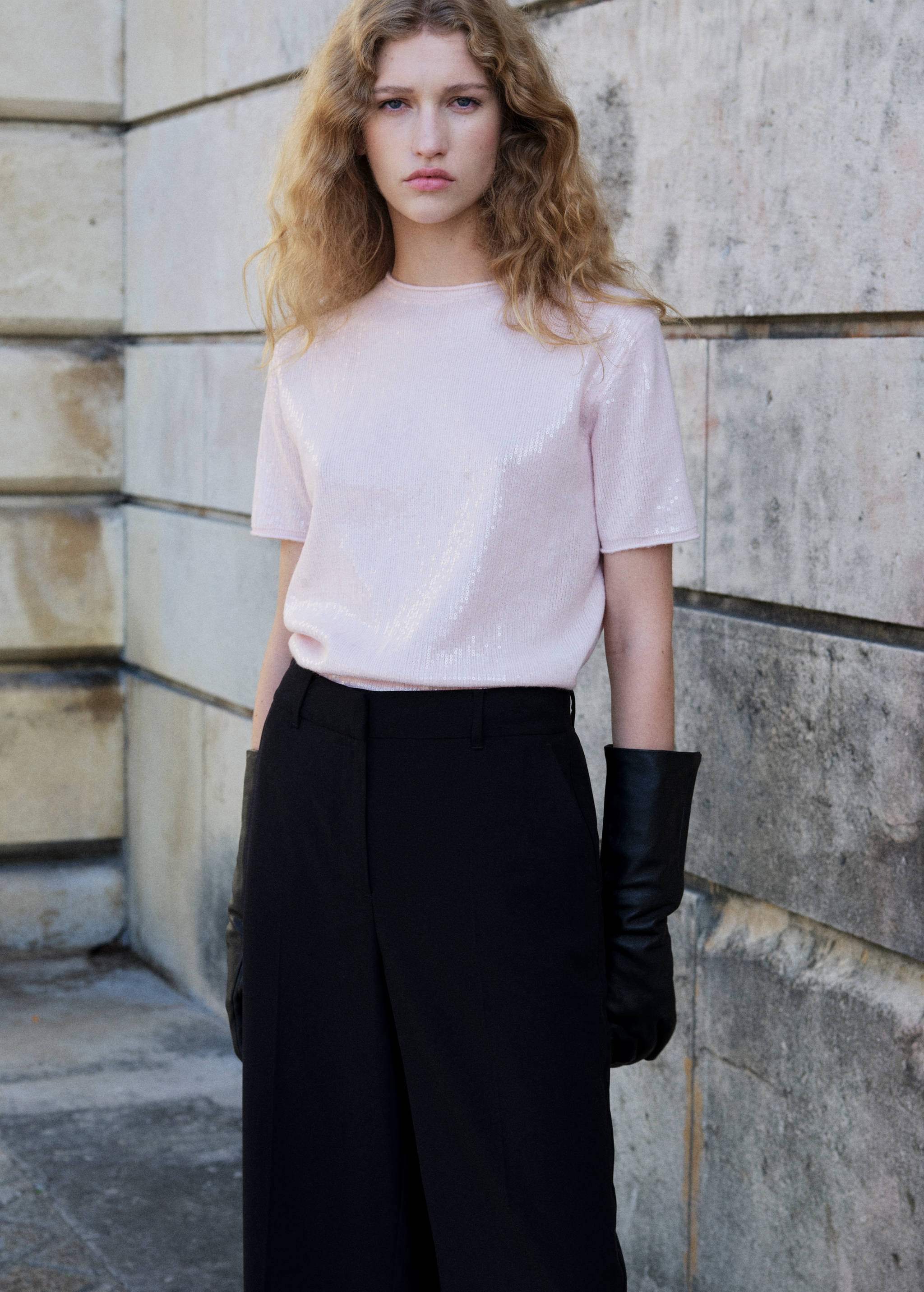 Джемпер з коротким рукавом з паєтками - Середній план