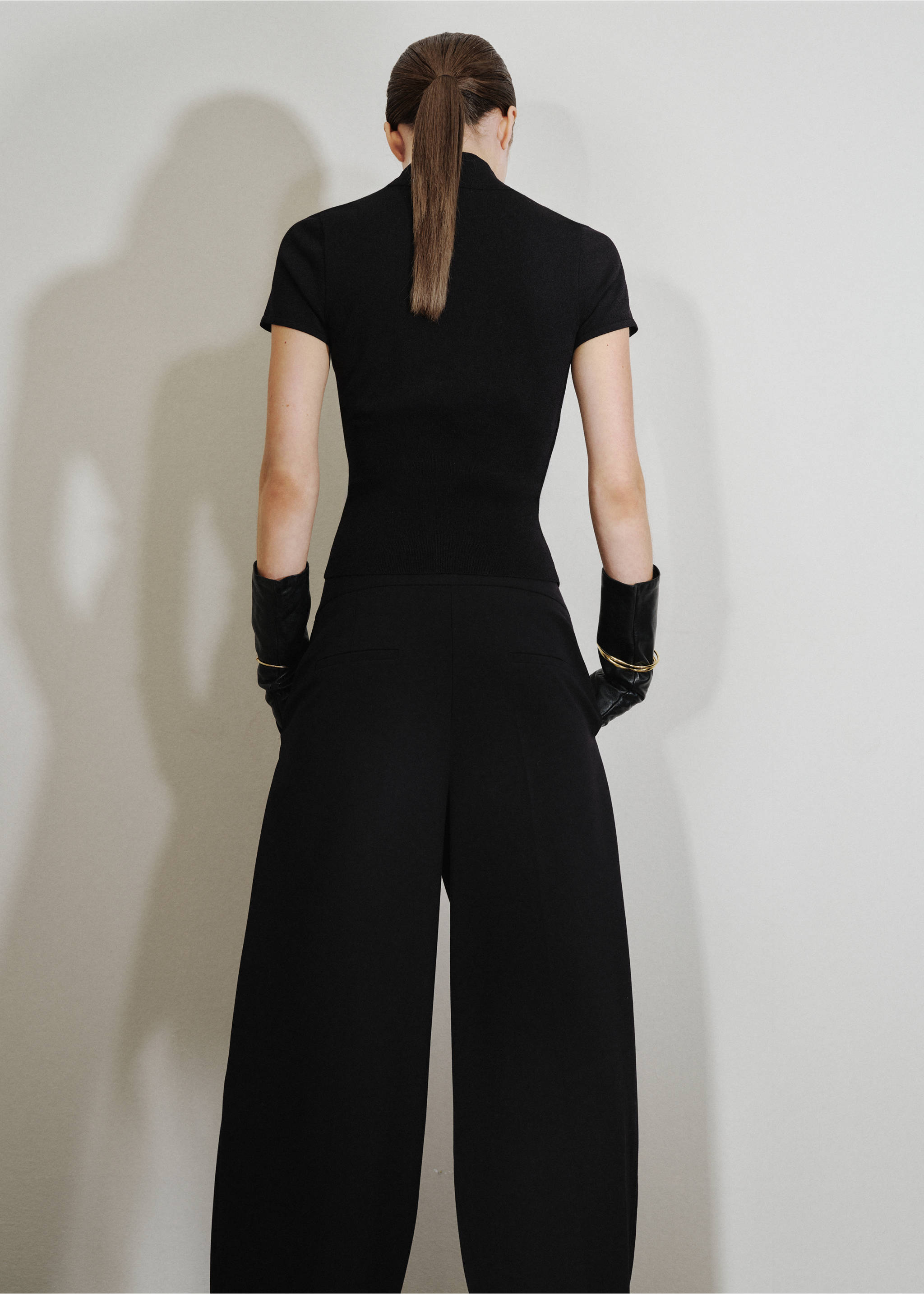 Perkins-neck sweater with cut-out - Details of the article 3, Black. Ref: 17009134-00.