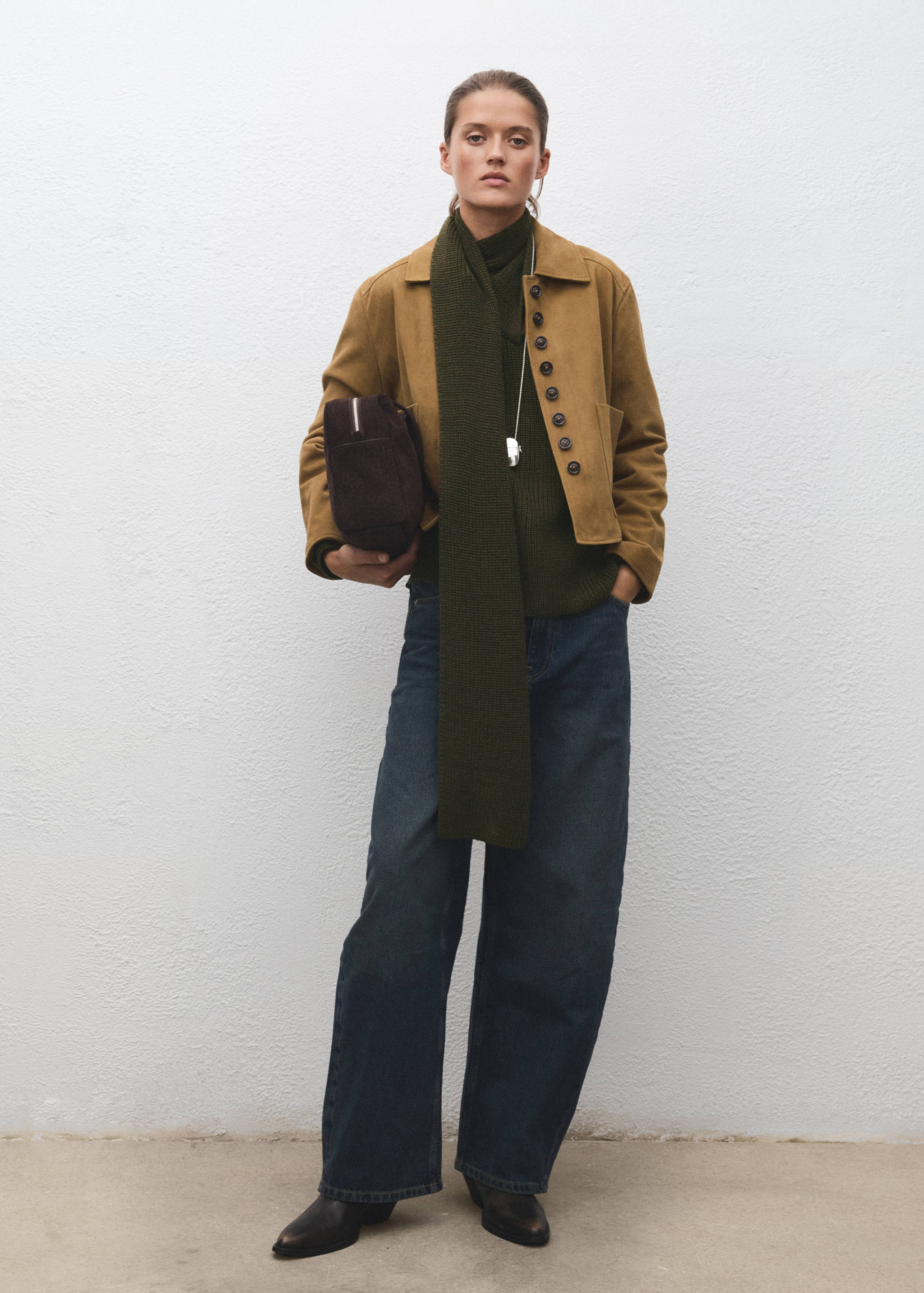 Knitted sweater with scarf - General plane