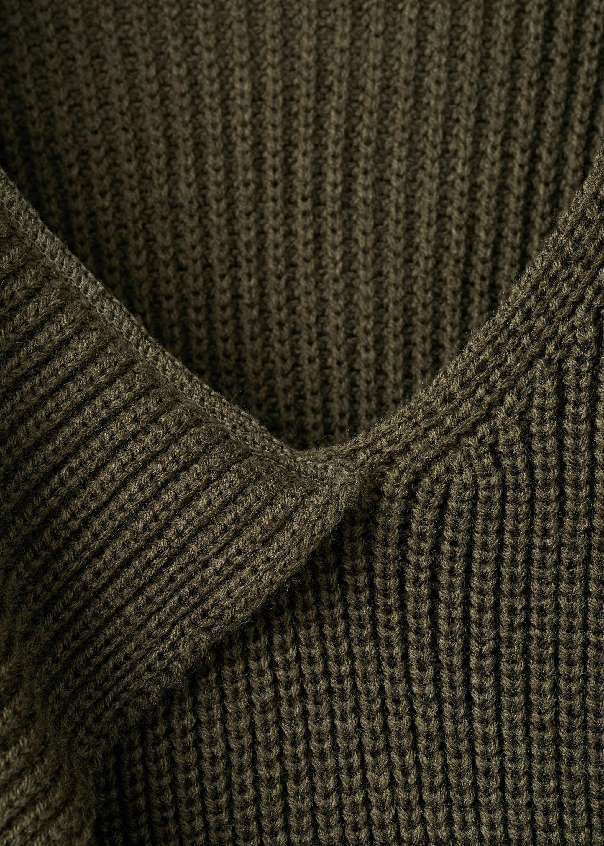 Knitted sweater with scarf - Details of the article 0